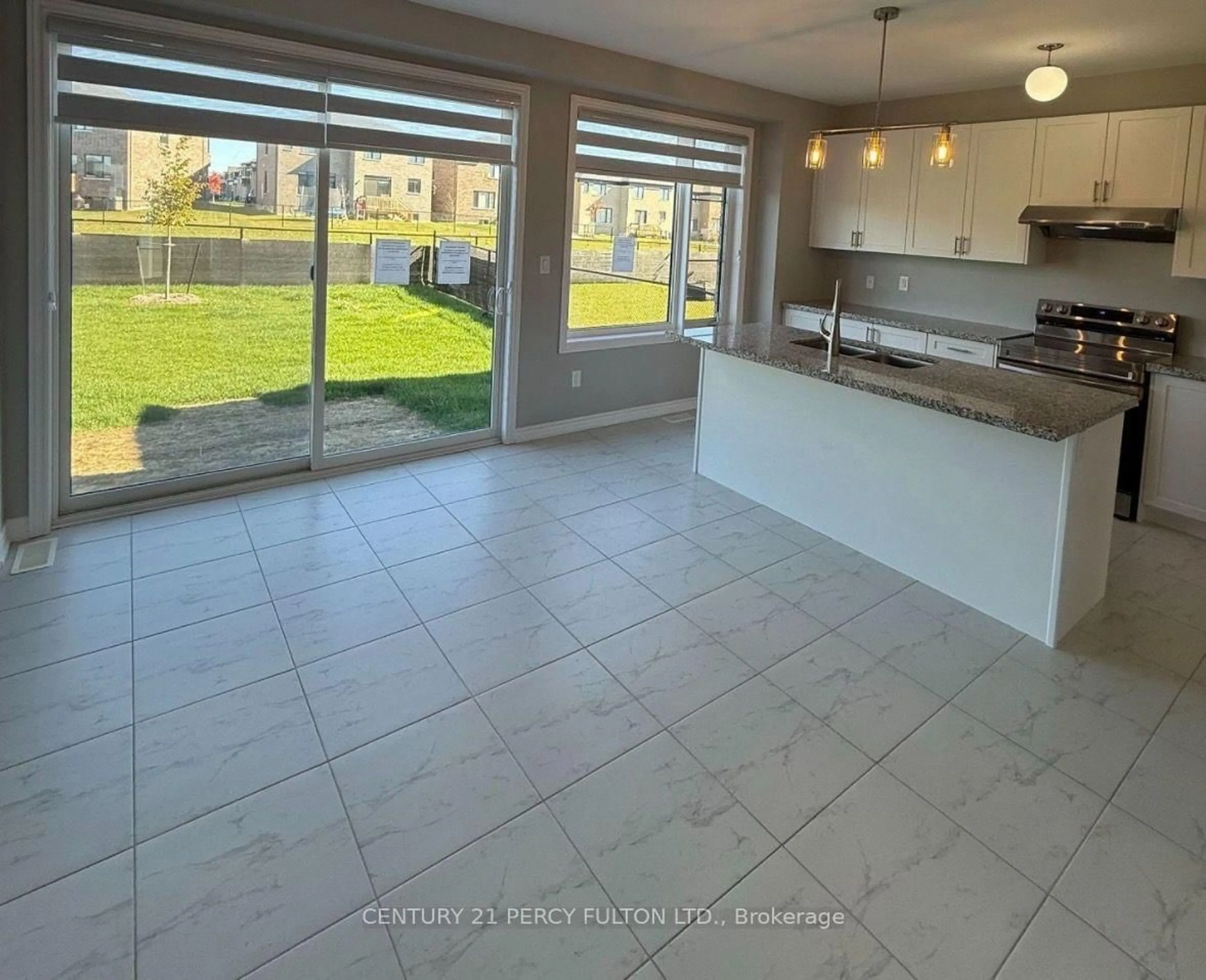 Open concept kitchen, ceramic/tile floor for 10 Rosanne Circ, Wasaga Beach Ontario L9Z 0N4