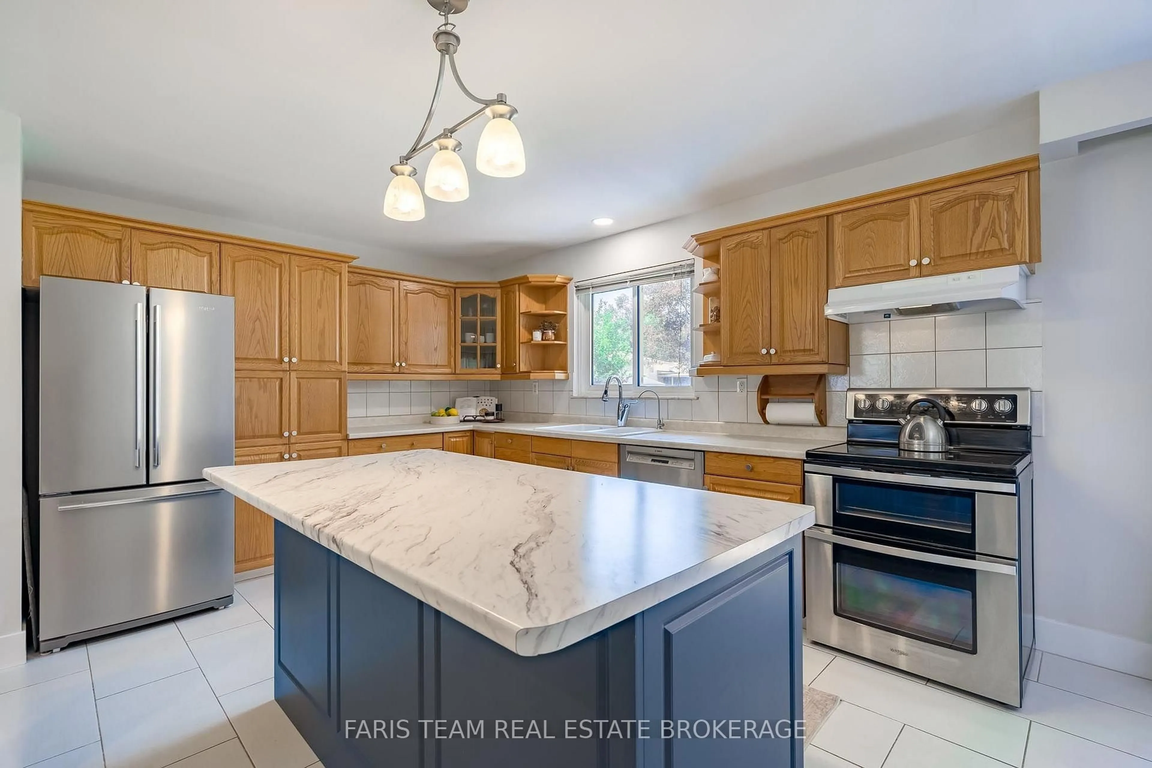 Open concept kitchen, ceramic/tile floor for 42 Briar Rd, Barrie Ontario L4N 3M4