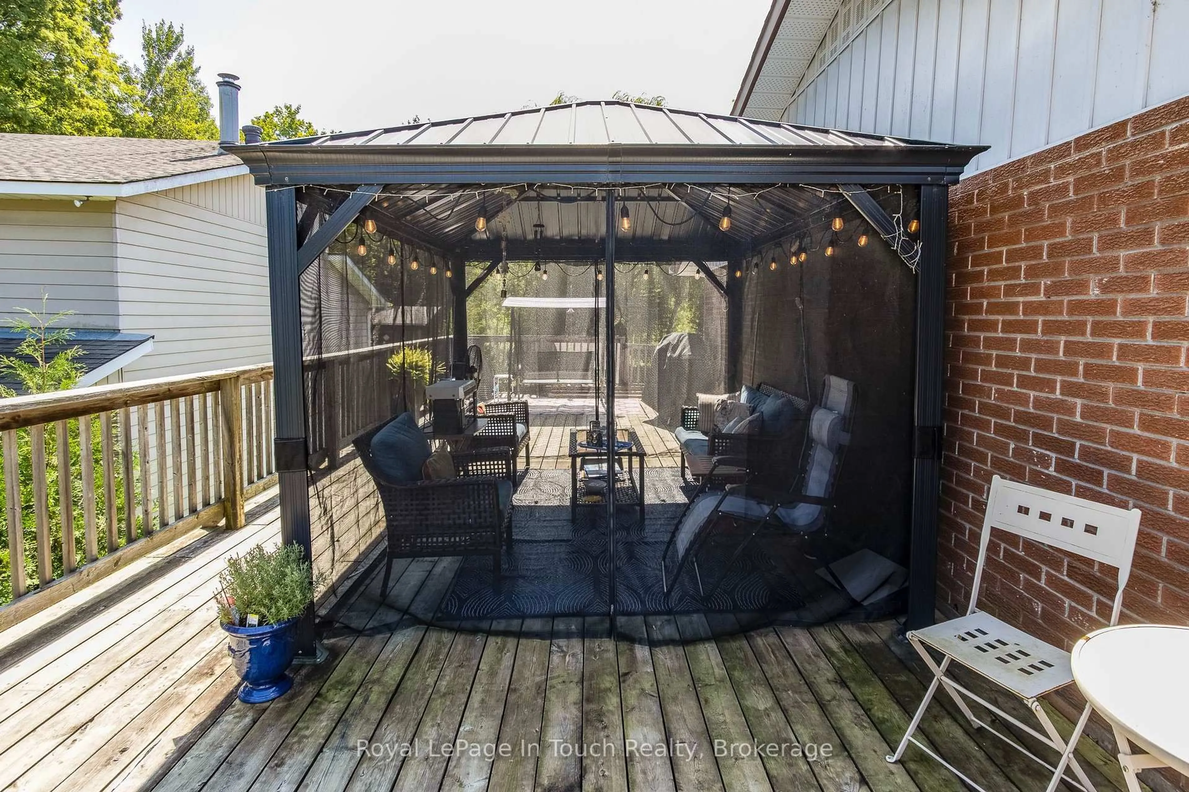 Patio, street for 33 Grandview Rd, Tay Ontario L0K 1R0
