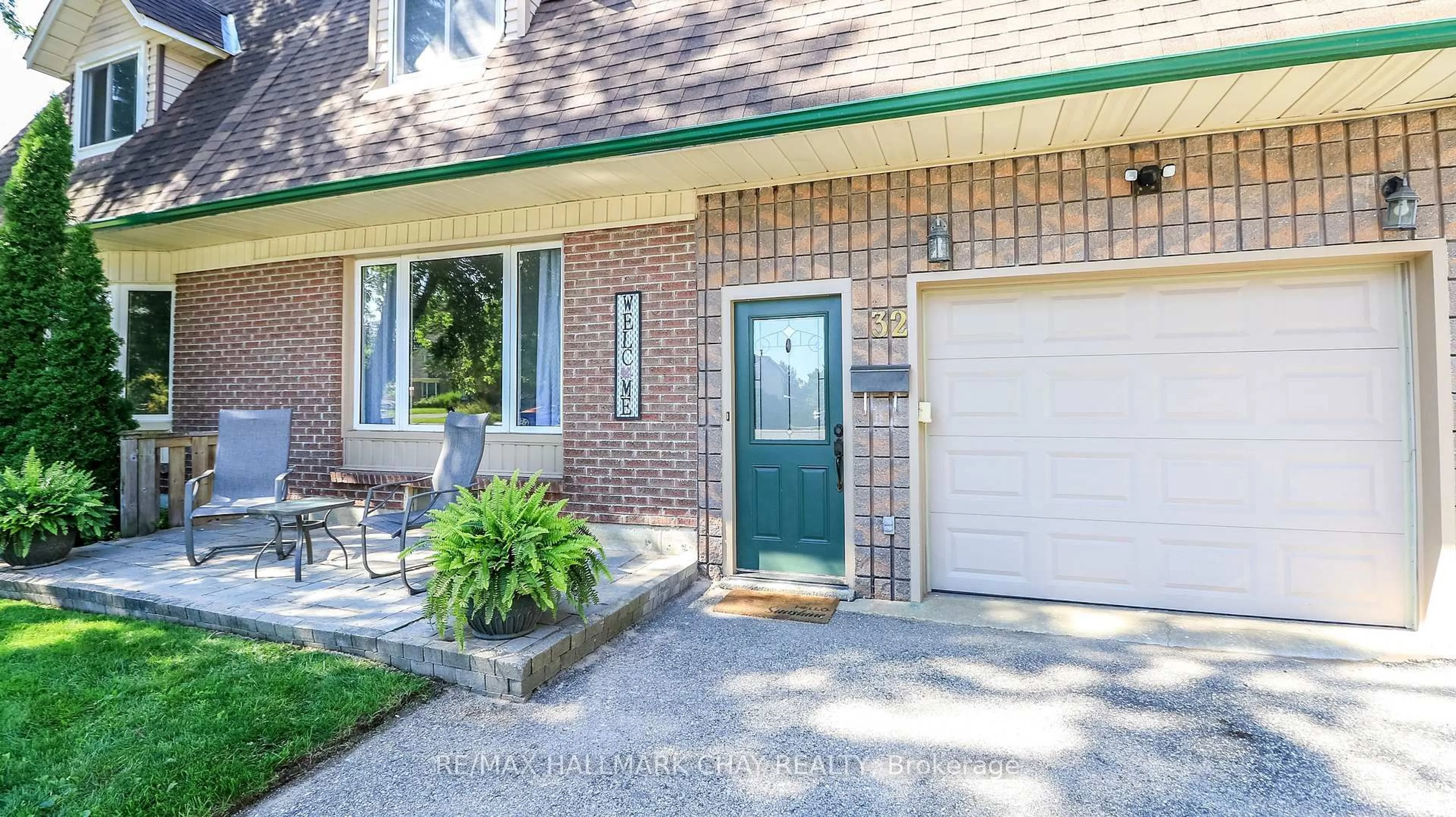 Home with brick exterior material, street for 32 Wilde Pl, Barrie Ontario L4N 4W7