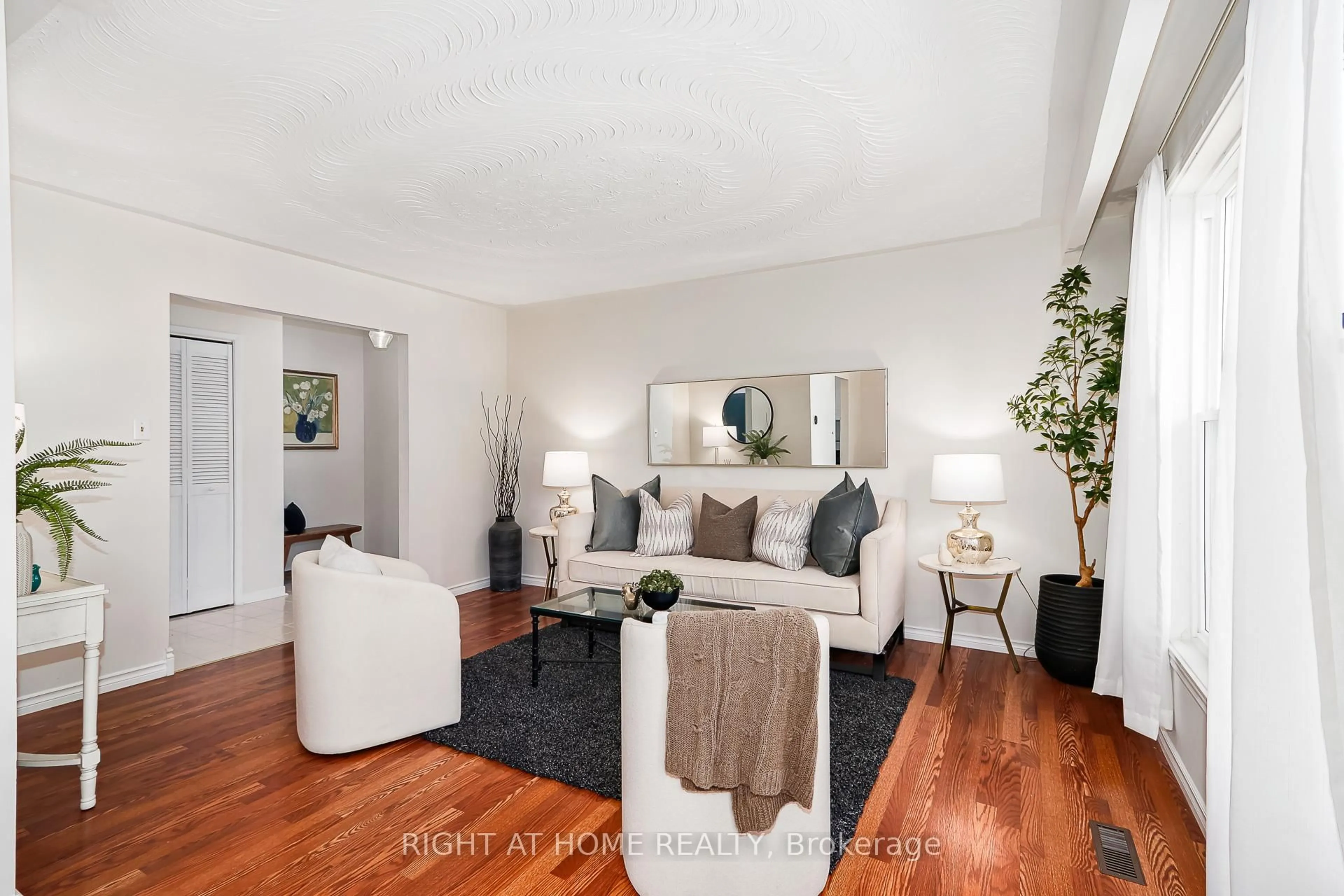 Living room with furniture, unknown for 1059 Glen Mhor Cres, Midland Ontario L4R 4P5