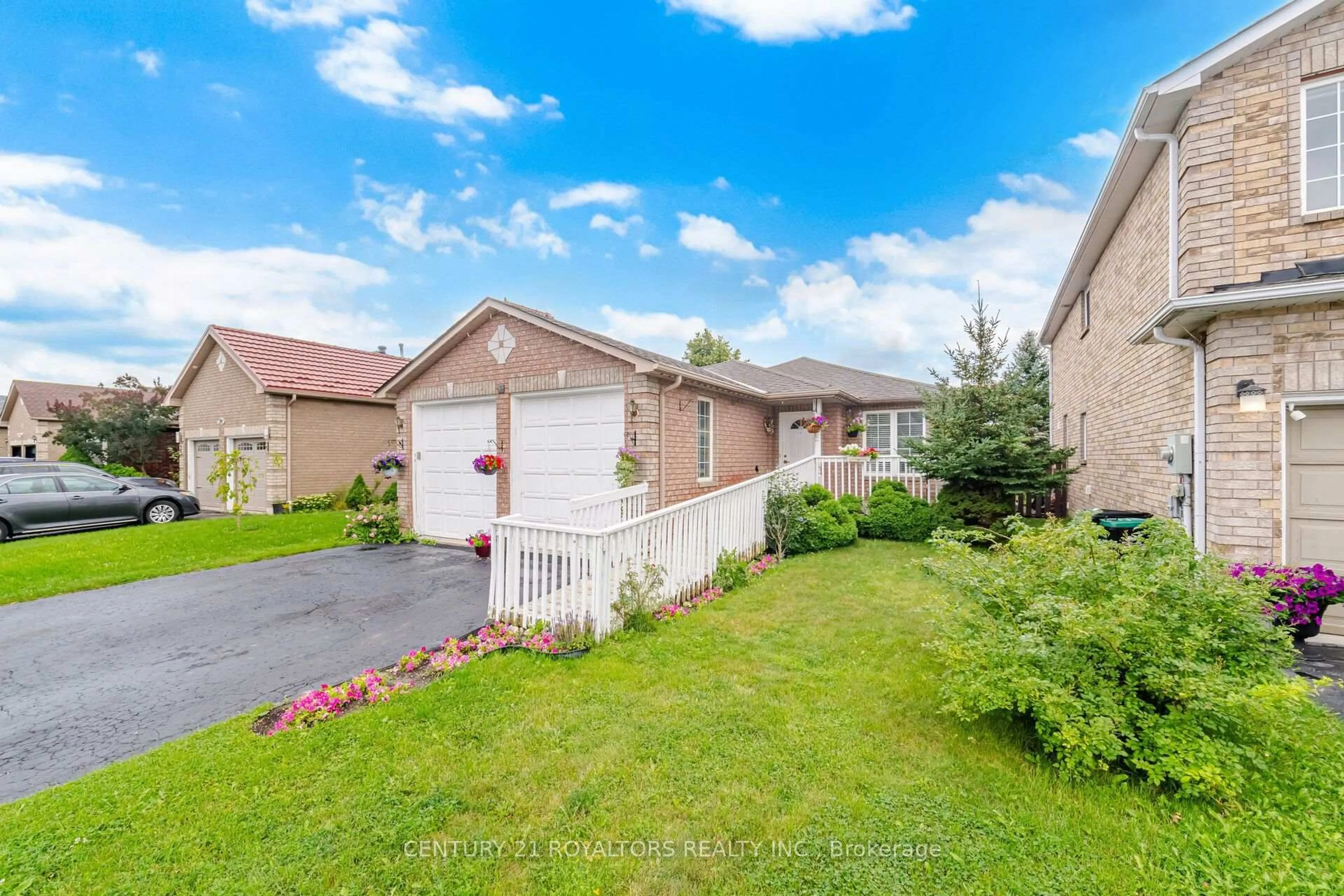 A pic from outside/outdoor area/front of a property/back of a property/a pic from drone, street for 41 Irene Dr, Barrie Ontario L4N 5Z1