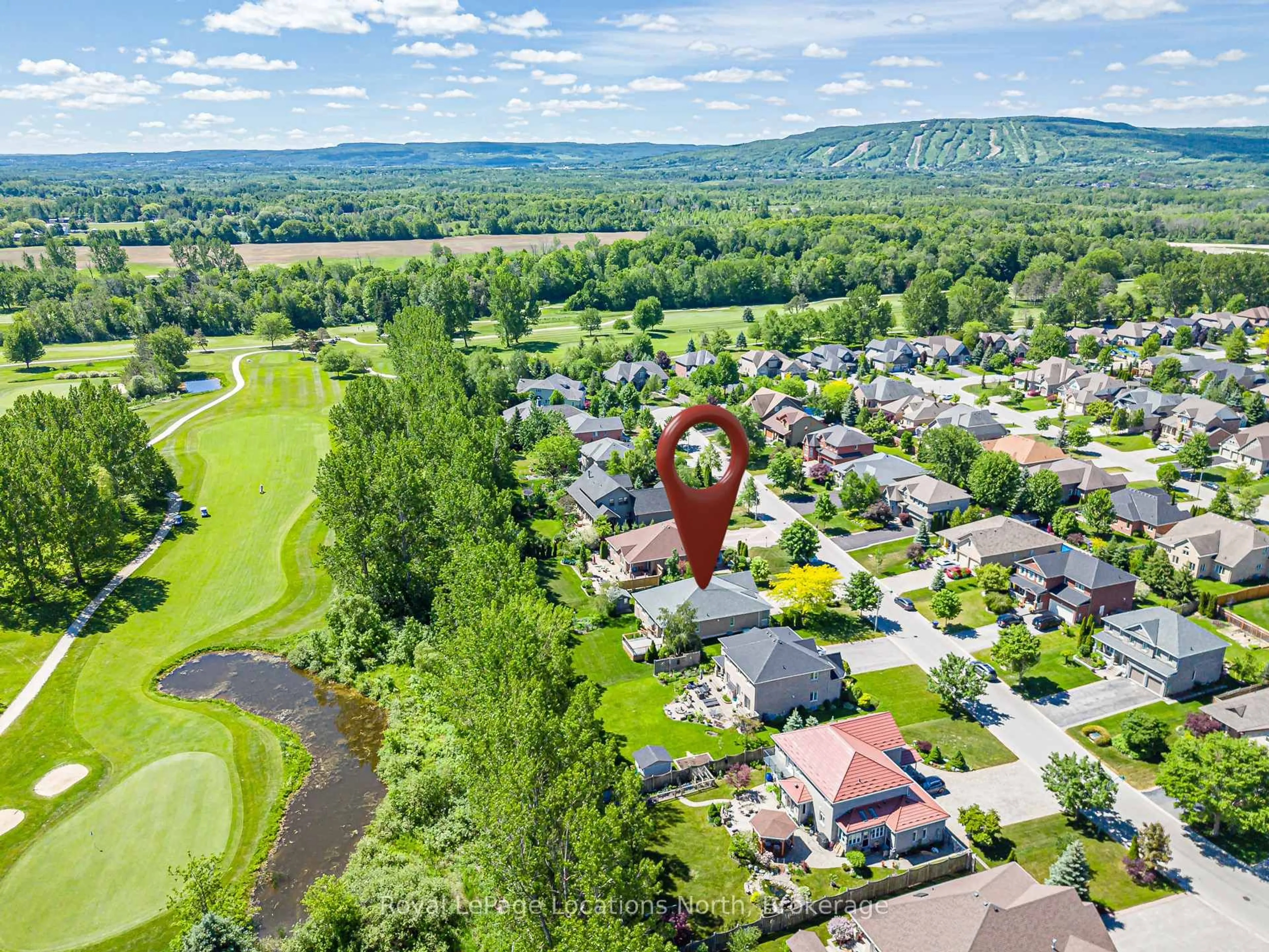 A pic from outside/outdoor area/front of a property/back of a property/a pic from drone, mountain view for 19 Kells Cres, Collingwood Ontario L9Y 0A8