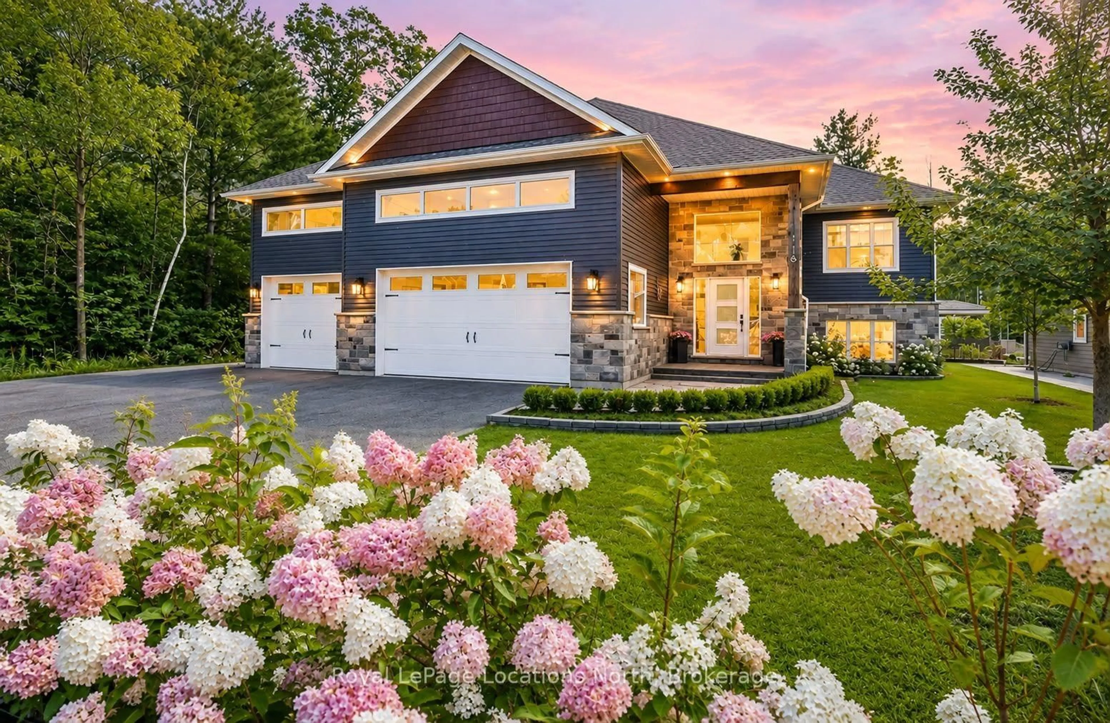 Home with vinyl exterior material, street for 116 Mamie Ave, Wasaga Beach Ontario L9Z 2P6