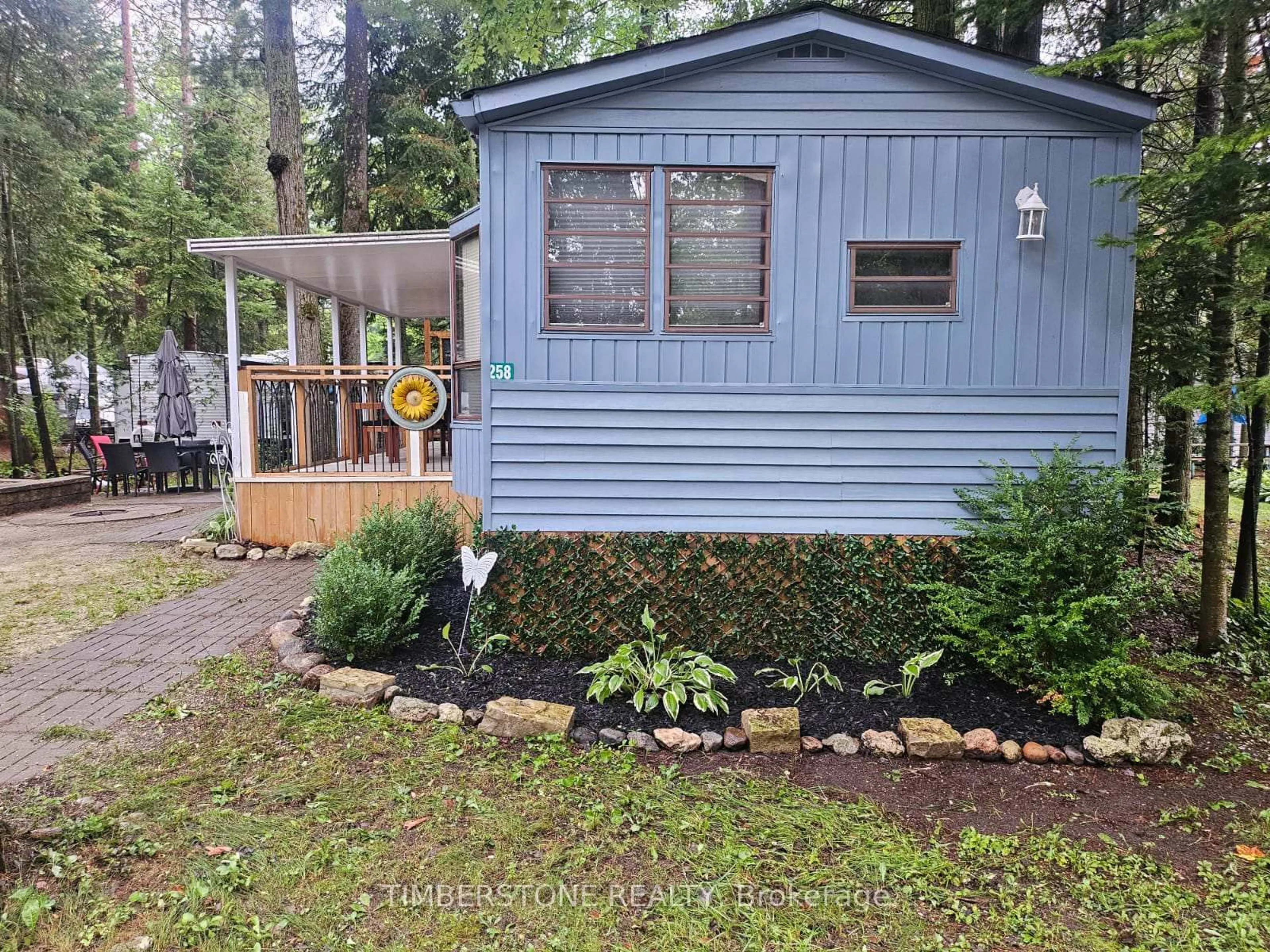 Home with vinyl exterior material, water/lake/river/ocean view for 85 Theme Park Dr #258, Wasaga Beach Ontario L9Z 1X7
