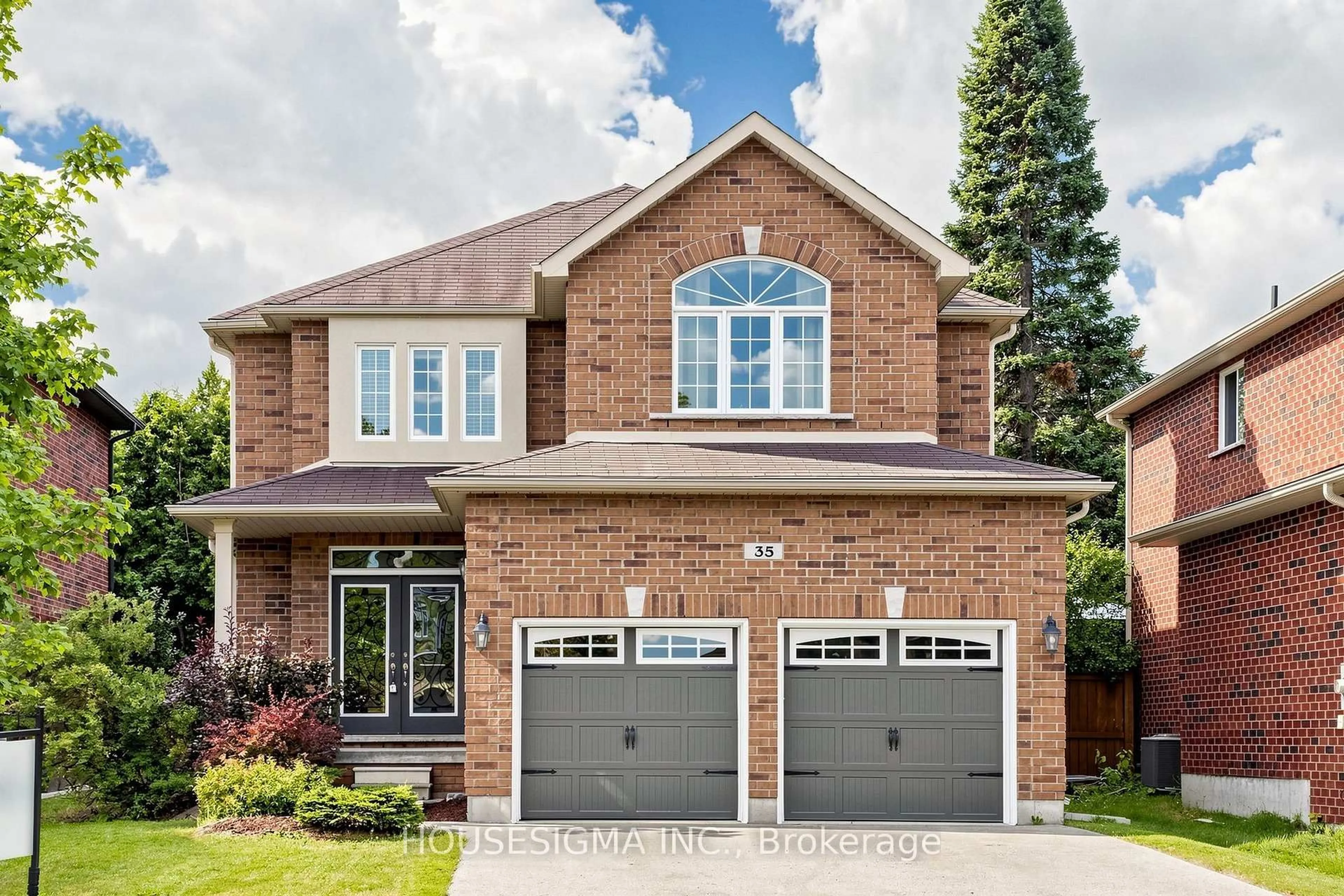 Home with brick exterior material, street for 35 Auburn Crt, Barrie Ontario L4N 6G9