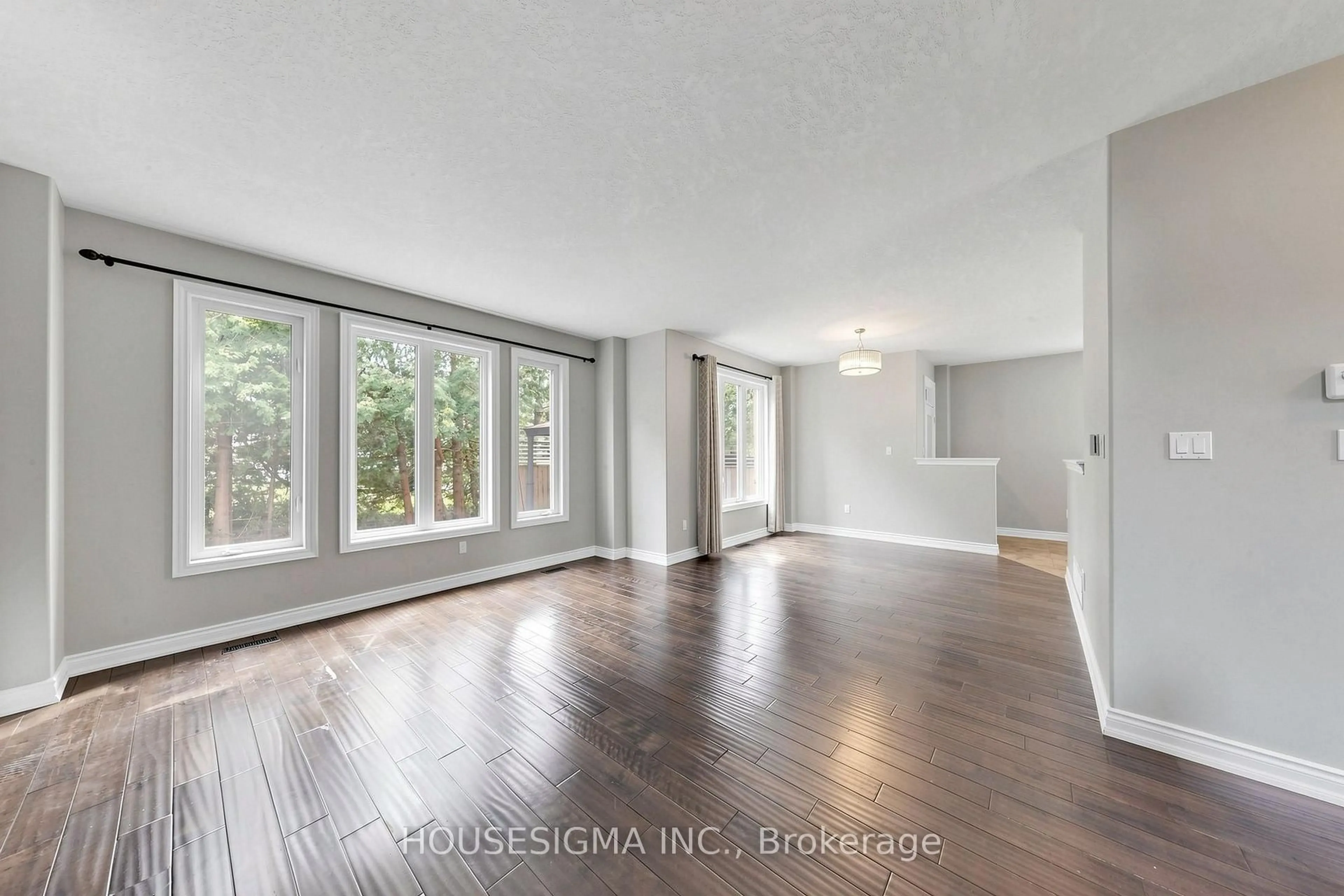 A pic of a room for 35 Auburn Crt, Barrie Ontario L4N 6G9