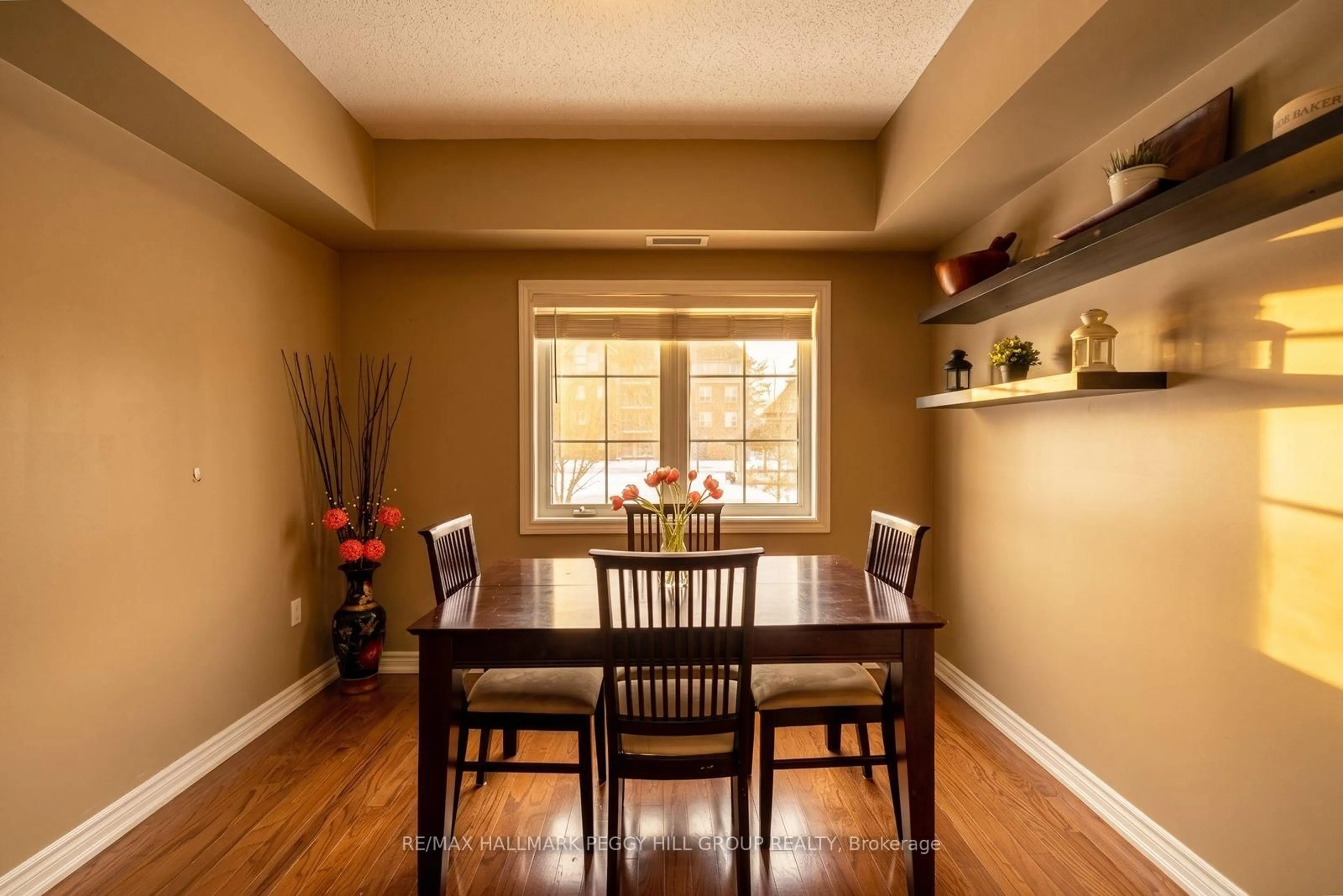 Dining room, wood/laminate floor for 39 Ferndale Dr #112, Barrie Ontario L4N 5T5