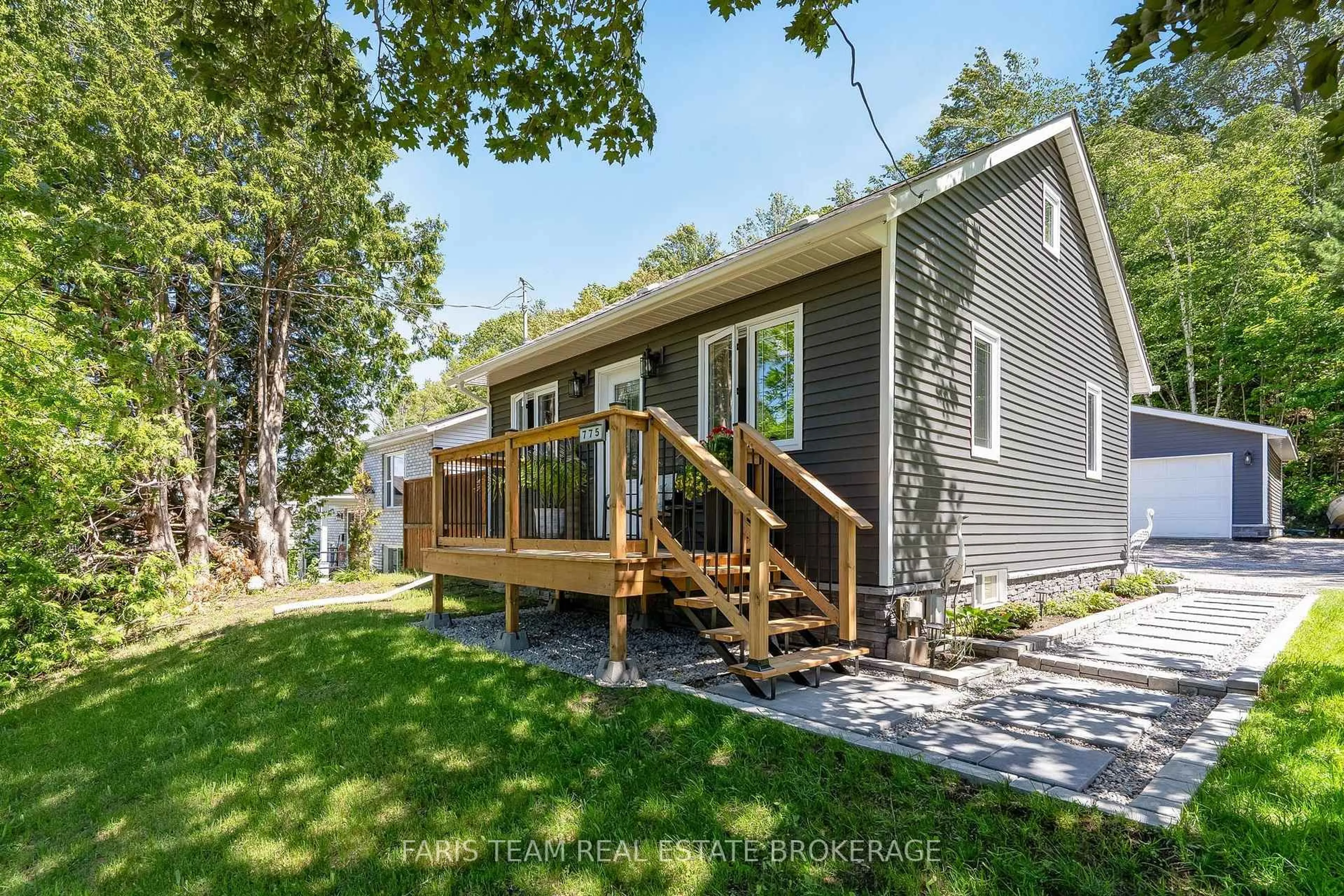 Home with vinyl exterior material, unknown for 775 Ontario St, Midland Ontario L4R 1A6
