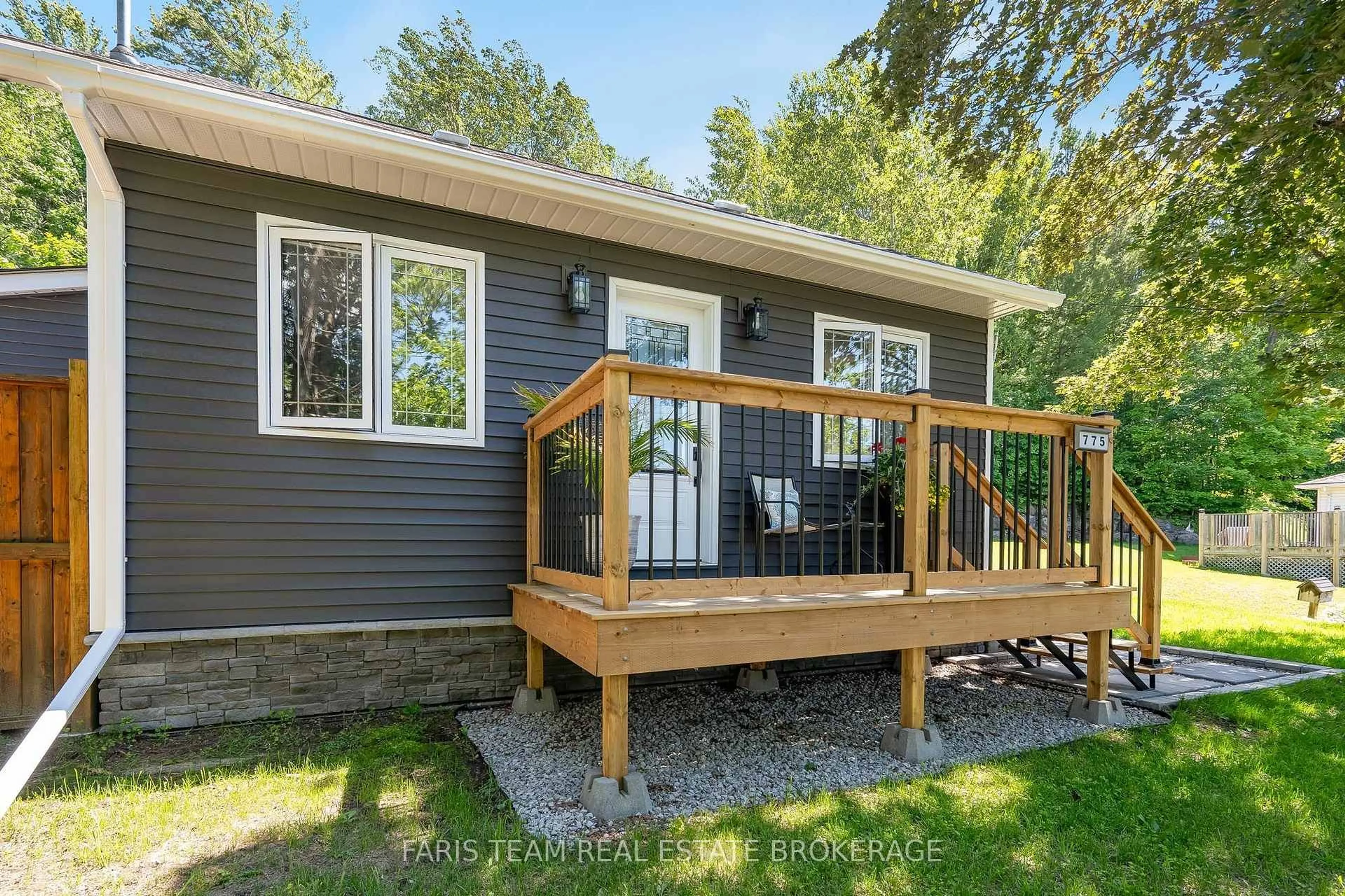 Home with vinyl exterior material, unknown for 775 Ontario St, Midland Ontario L4R 1A6