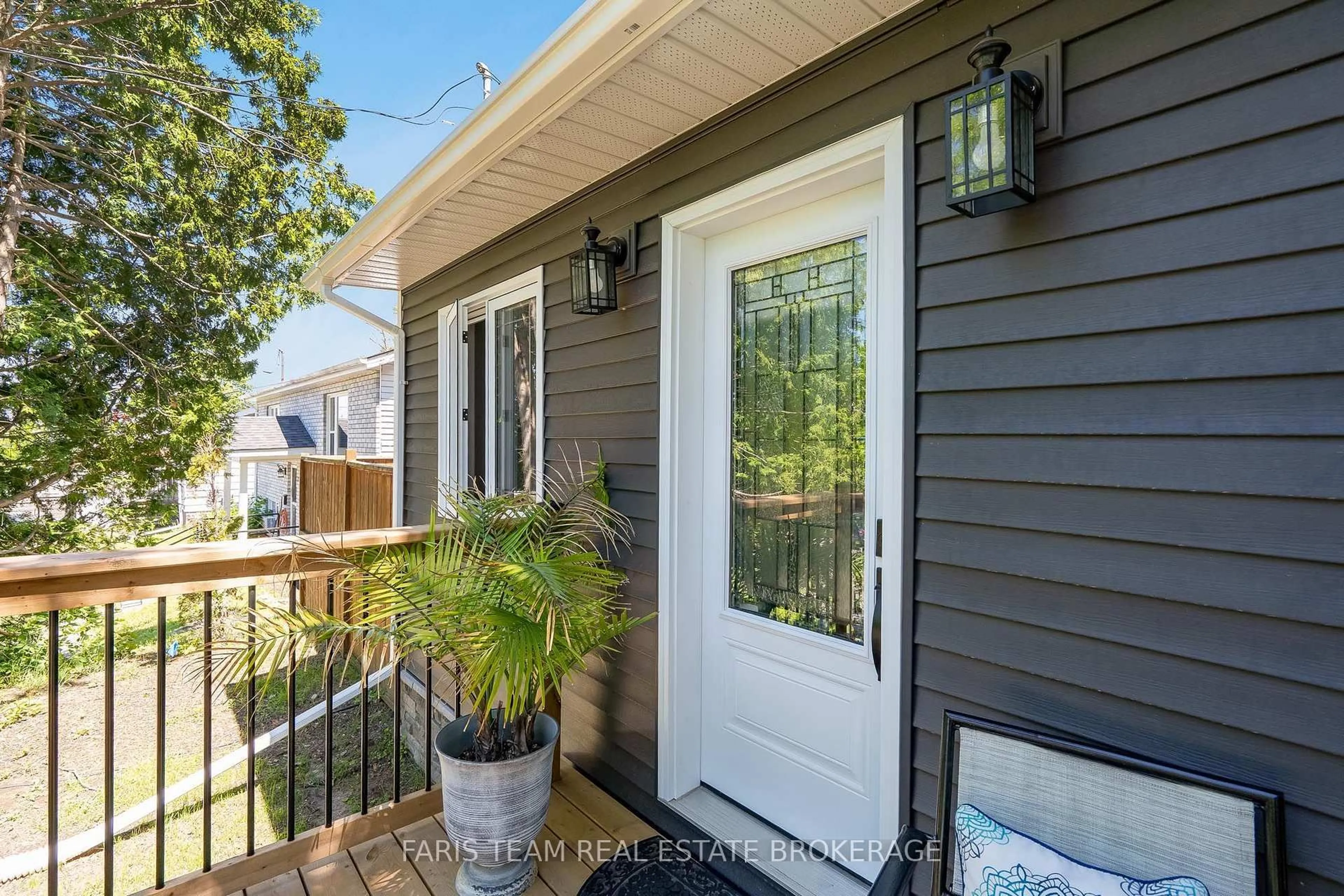Home with vinyl exterior material, street for 775 Ontario St, Midland Ontario L4R 1A6