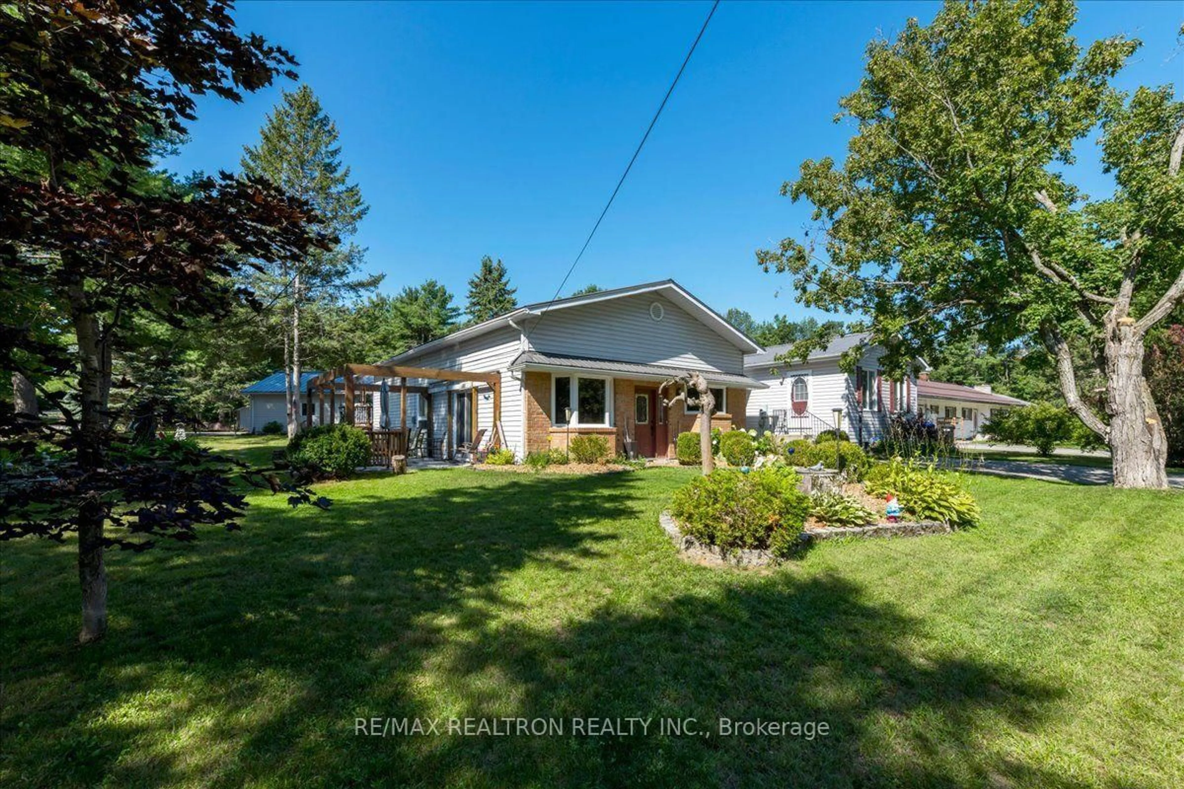 A pic from outside/outdoor area/front of a property/back of a property/a pic from drone, unknown for 4090 Wainman Line, Orillia Ontario L3V 7C3