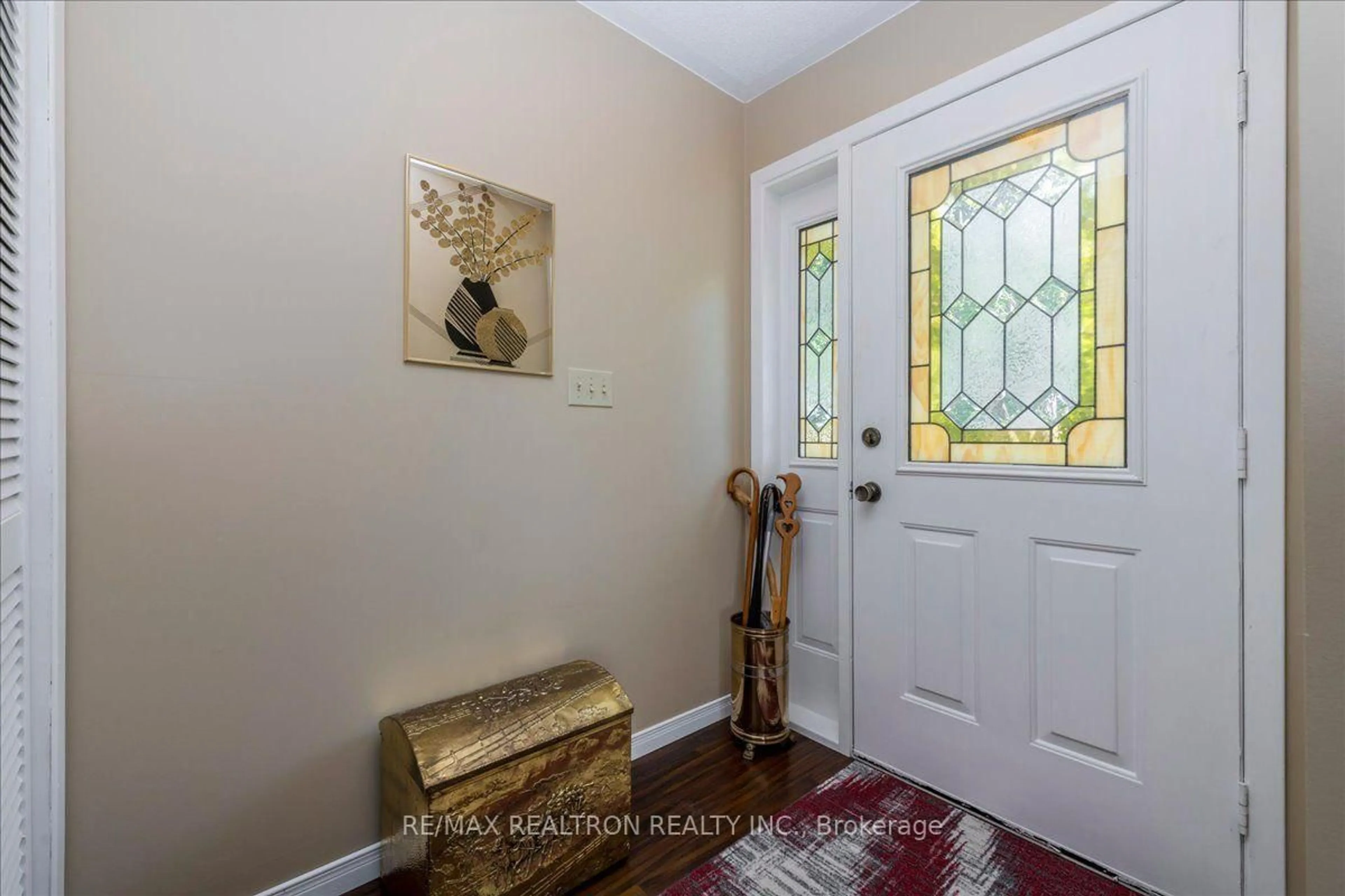 Indoor entryway for 4090 Wainman Line, Orillia Ontario L3V 7C3
