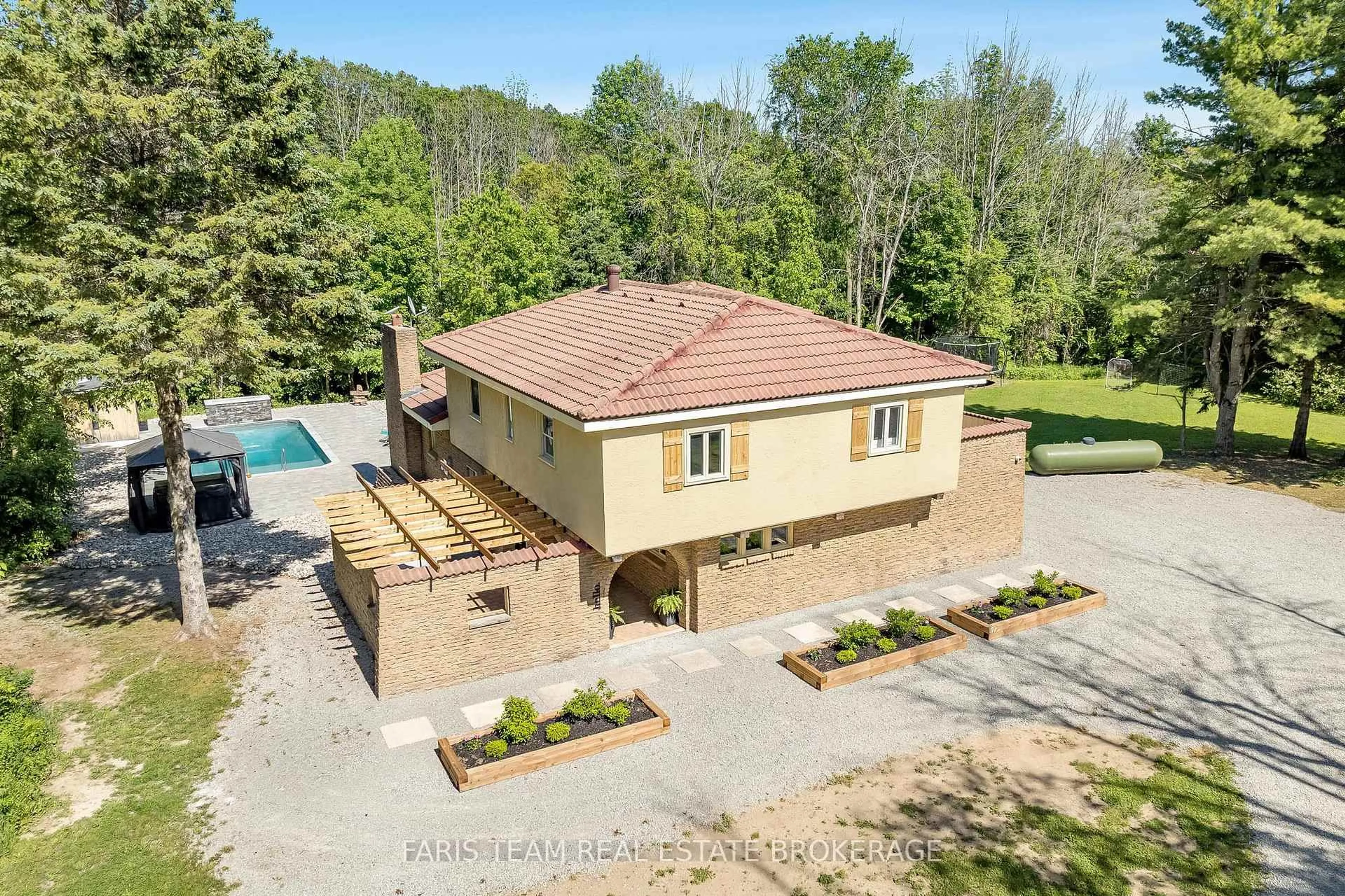 A pic from outside/outdoor area/front of a property/back of a property/a pic from drone, unknown for 2087 Rumney Rd, Tay Ontario L4R 4K3