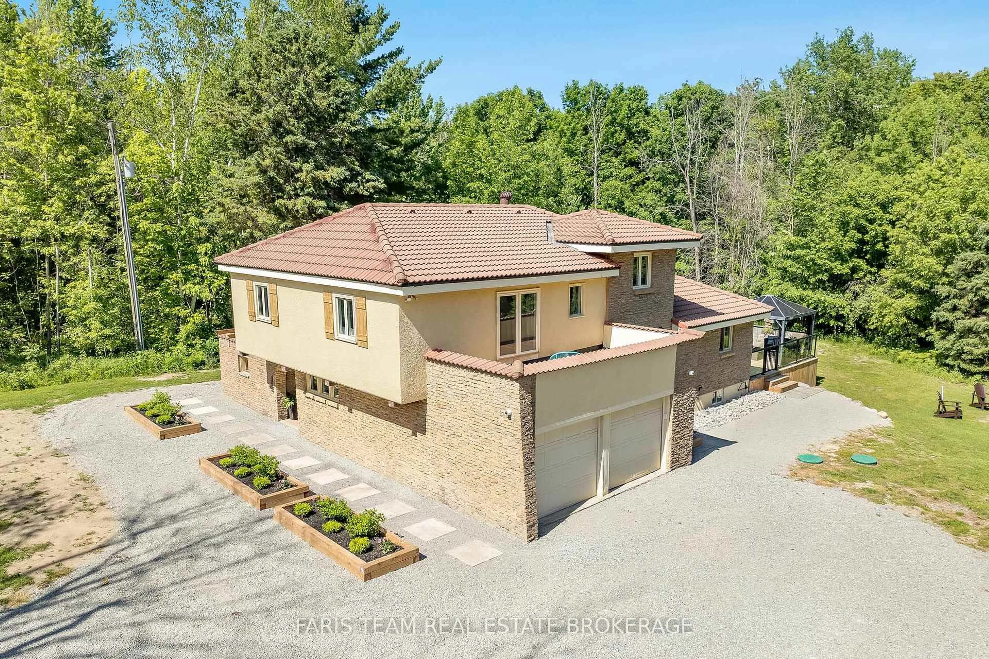 A pic from outside/outdoor area/front of a property/back of a property/a pic from drone, unknown for 2087 Rumney Rd, Tay Ontario L4R 4K3