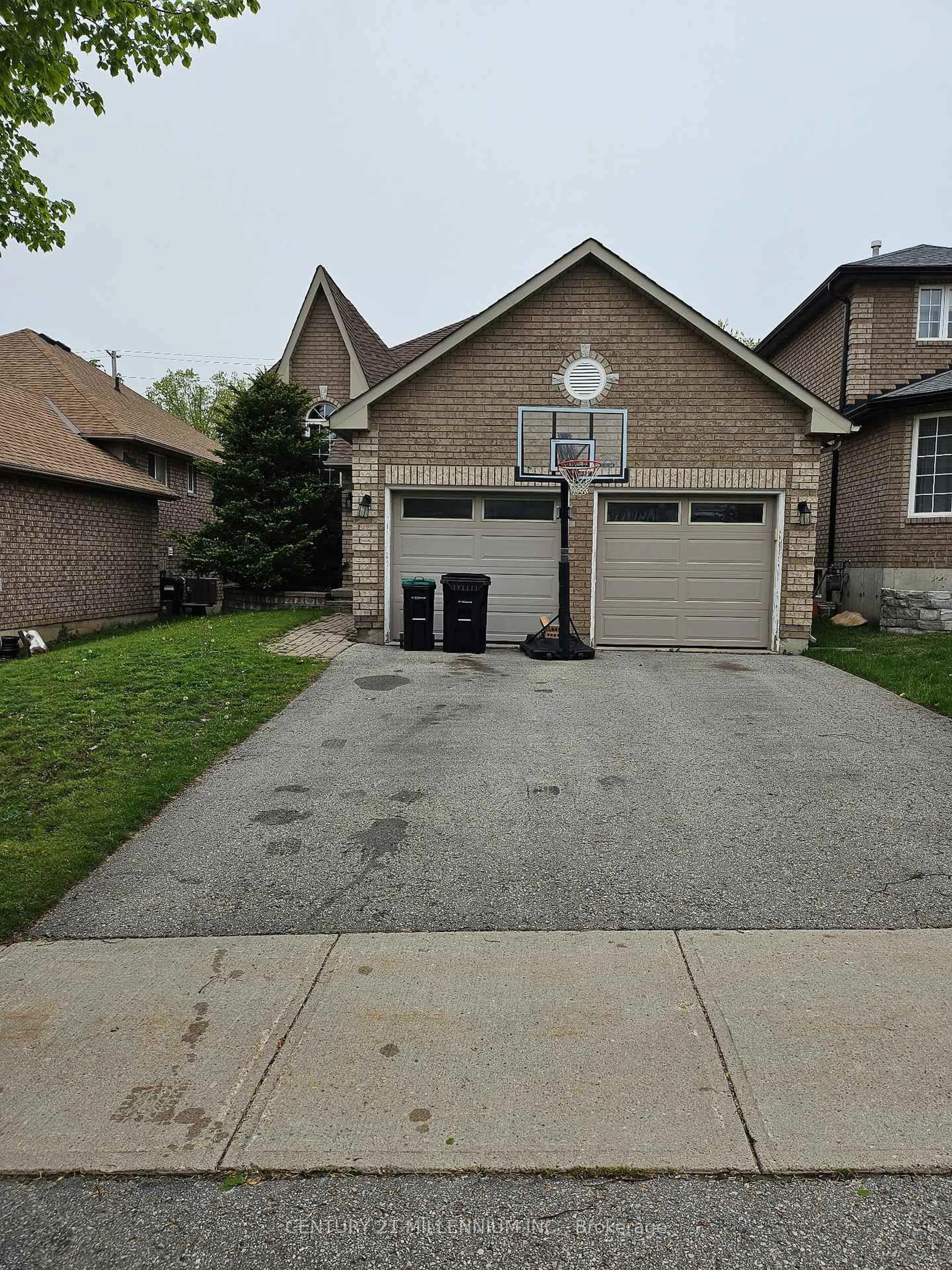 A pic from outside/outdoor area/front of a property/back of a property/a pic from drone, street for 89 Masters Dr, Barrie Ontario L4M 6W8