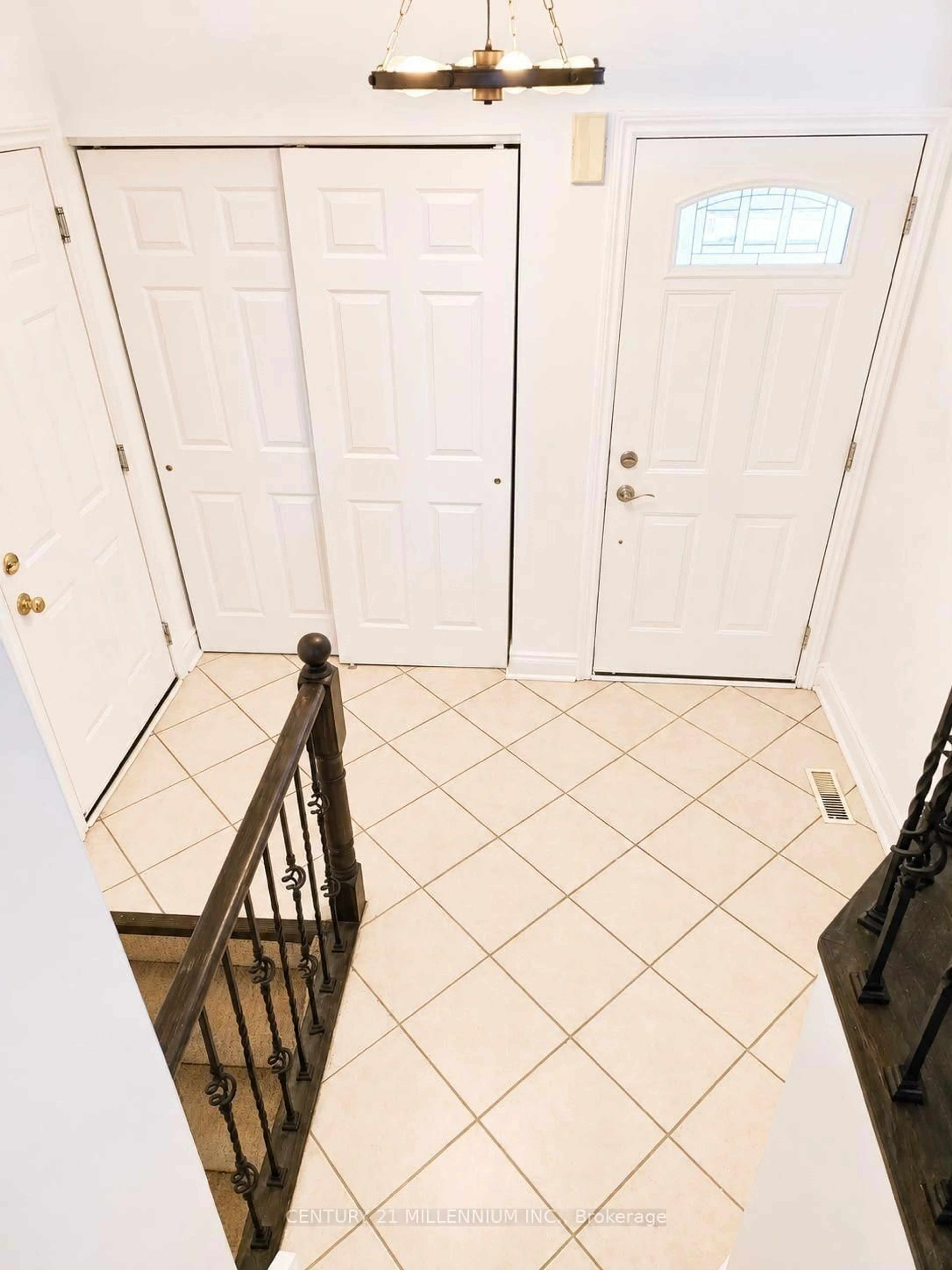Indoor entryway for 89 Masters Dr, Barrie Ontario L4M 6W8