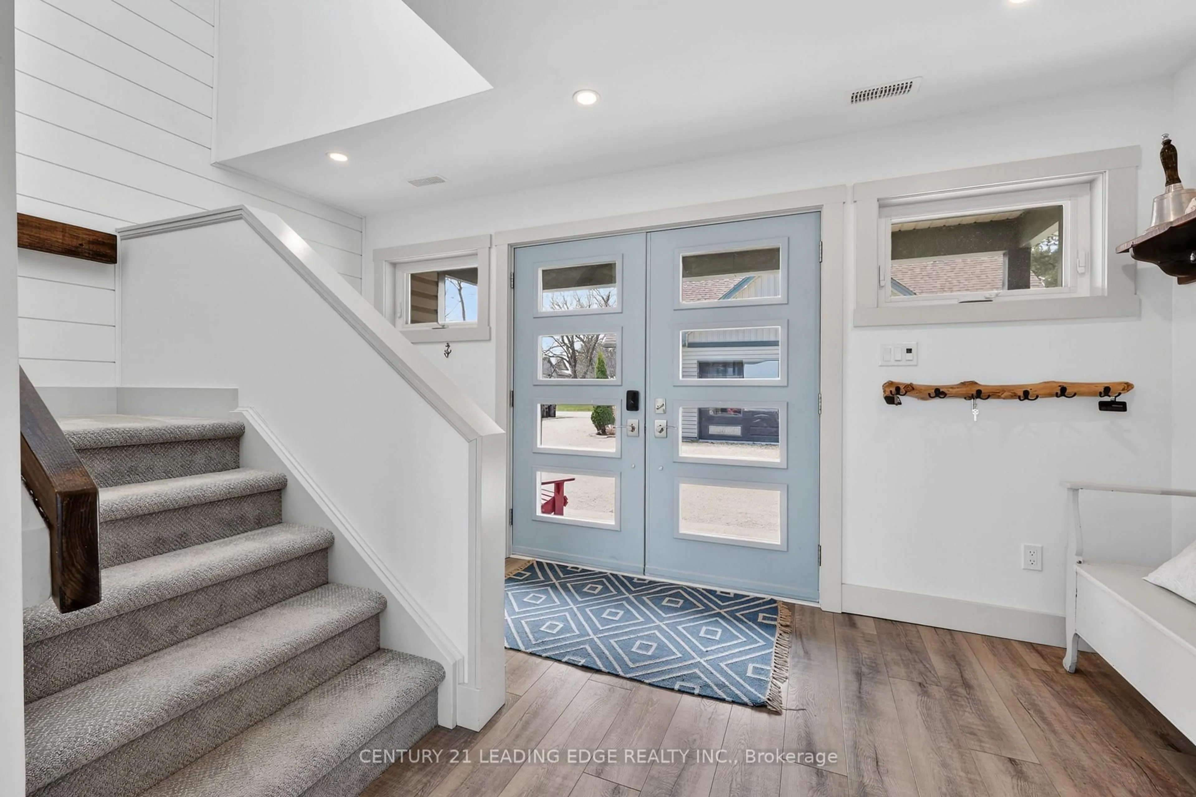 Indoor entryway for 29 St. Clair St, Collingwood Ontario L9Y 5N5