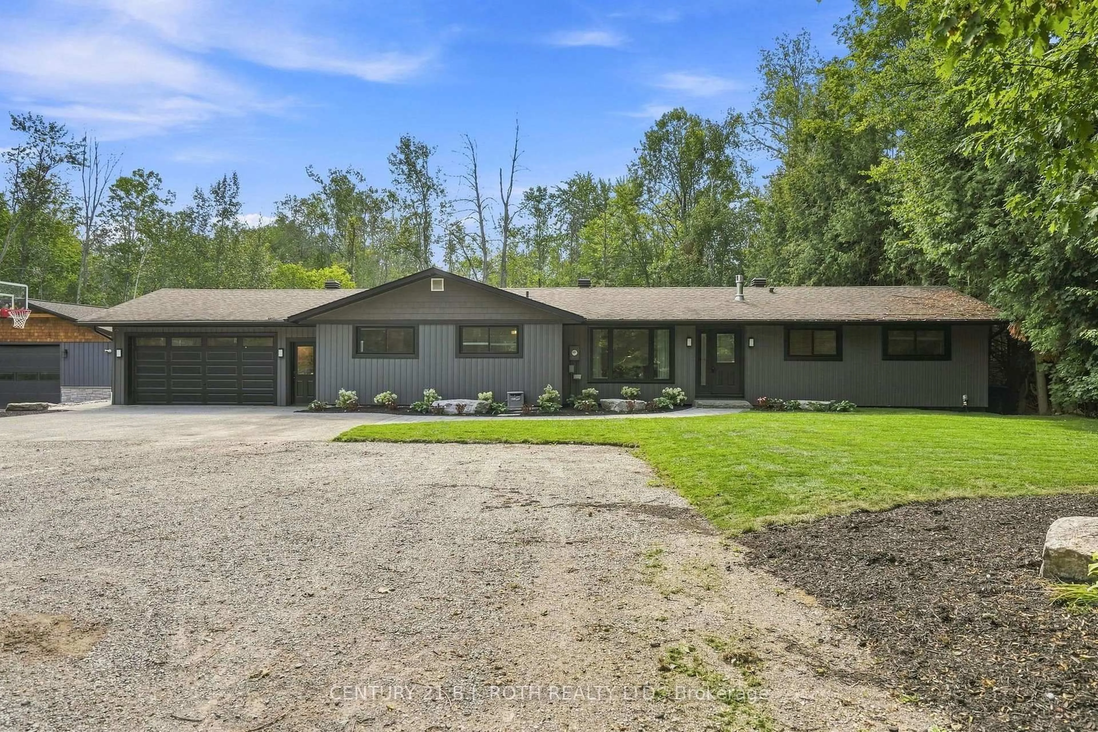A pic from outside/outdoor area/front of a property/back of a property/a pic from drone, unknown for 3779 Agnew Rd, Severn Ontario L0K 2B0