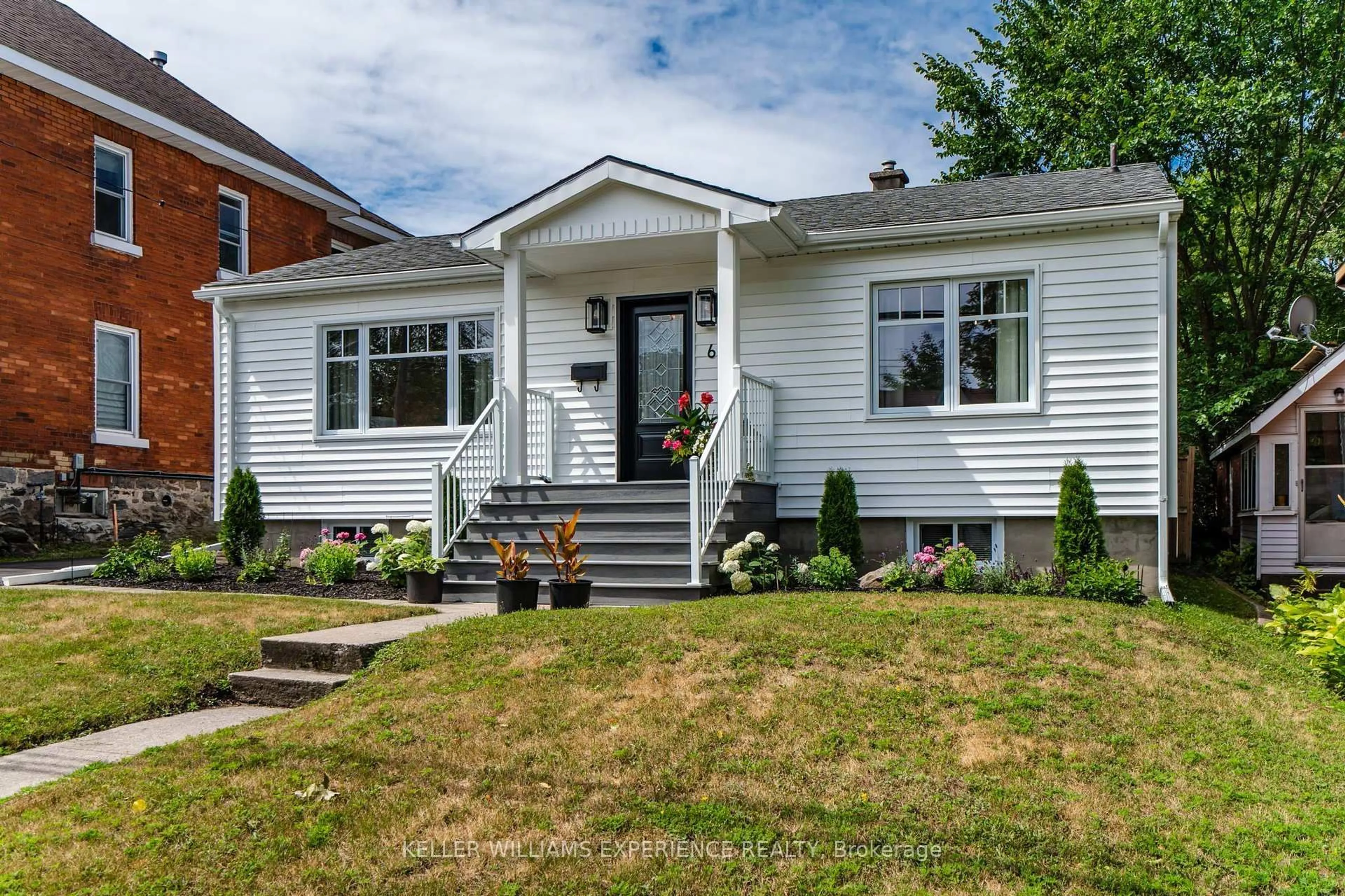 Home with vinyl exterior material, street for 66 Fifth St, Midland Ontario L4R 3V3
