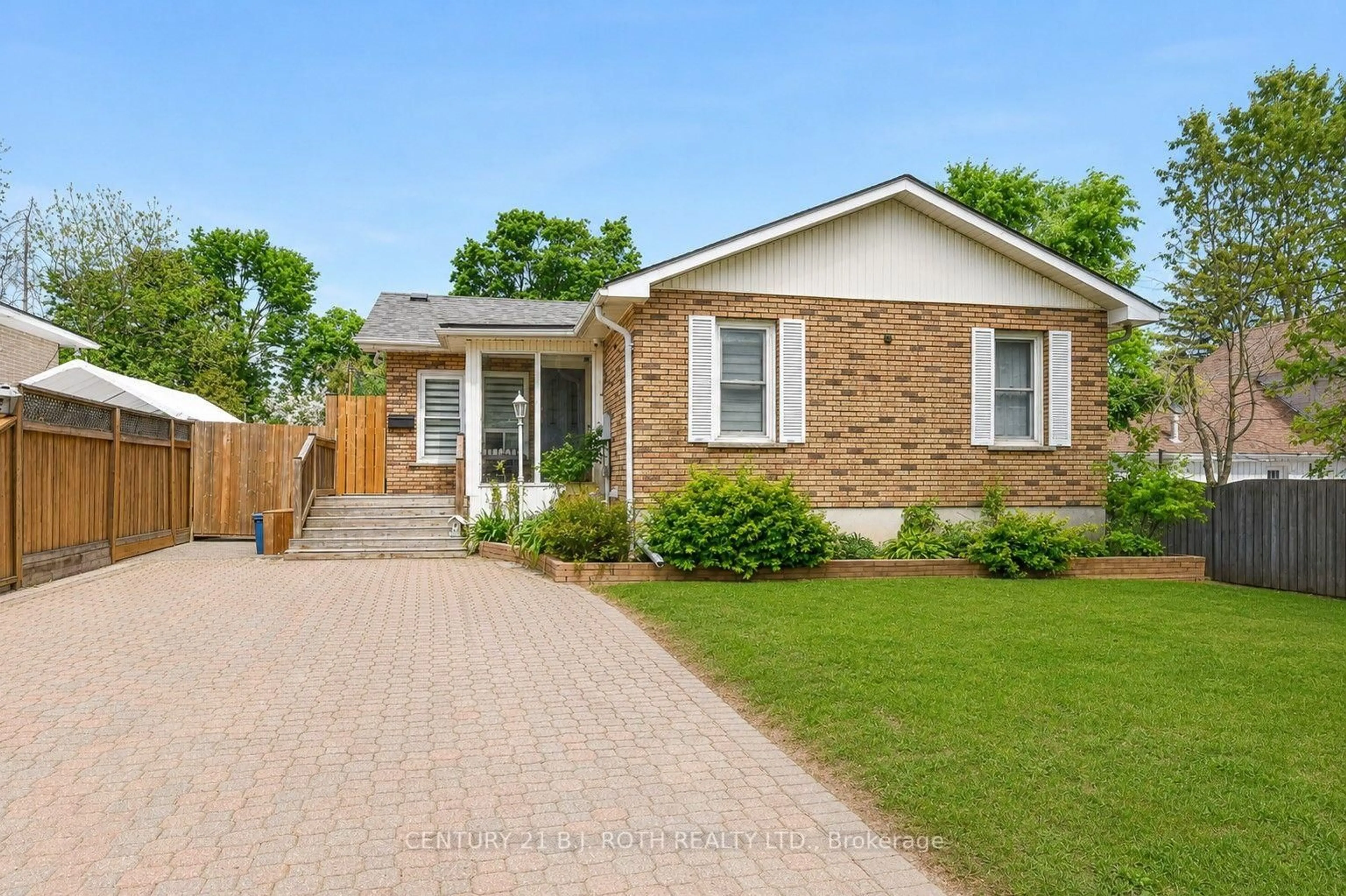 Home with brick exterior material, street for 7 WESLEY St, Barrie Ontario L4N 2A4