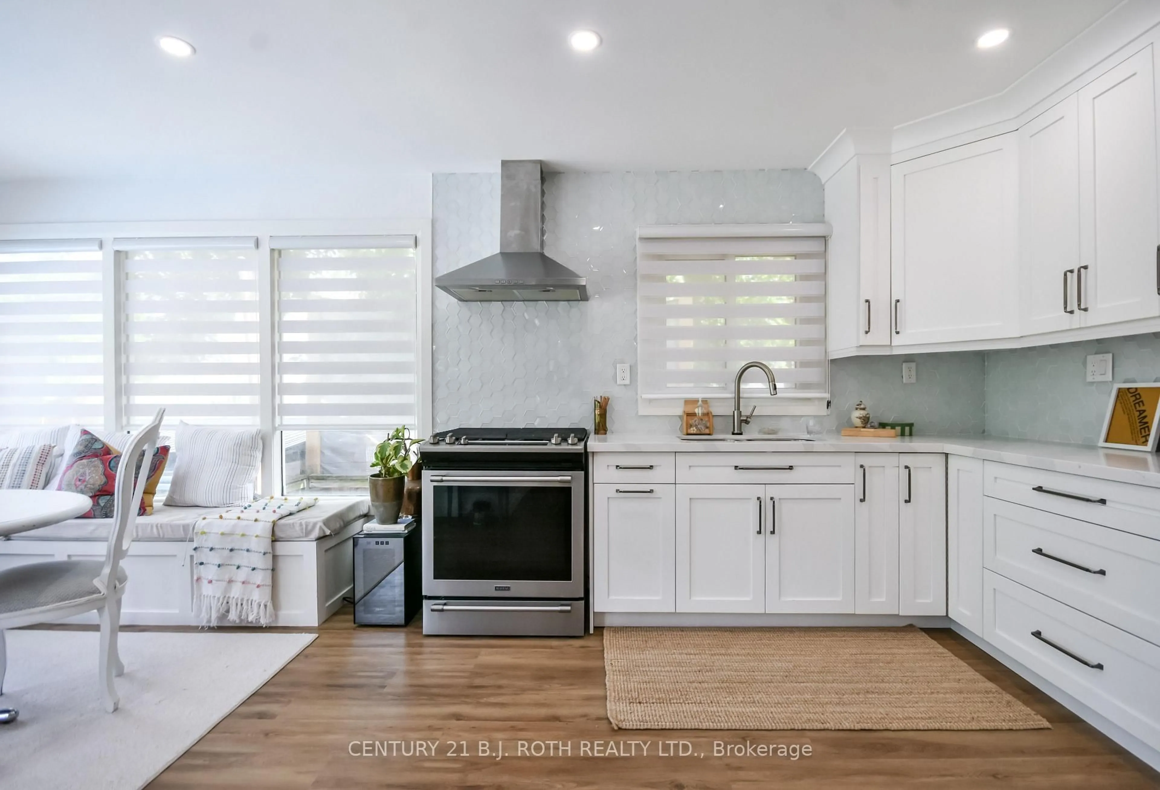 Open concept kitchen, unknown for 7 WESLEY St, Barrie Ontario L4N 2A4