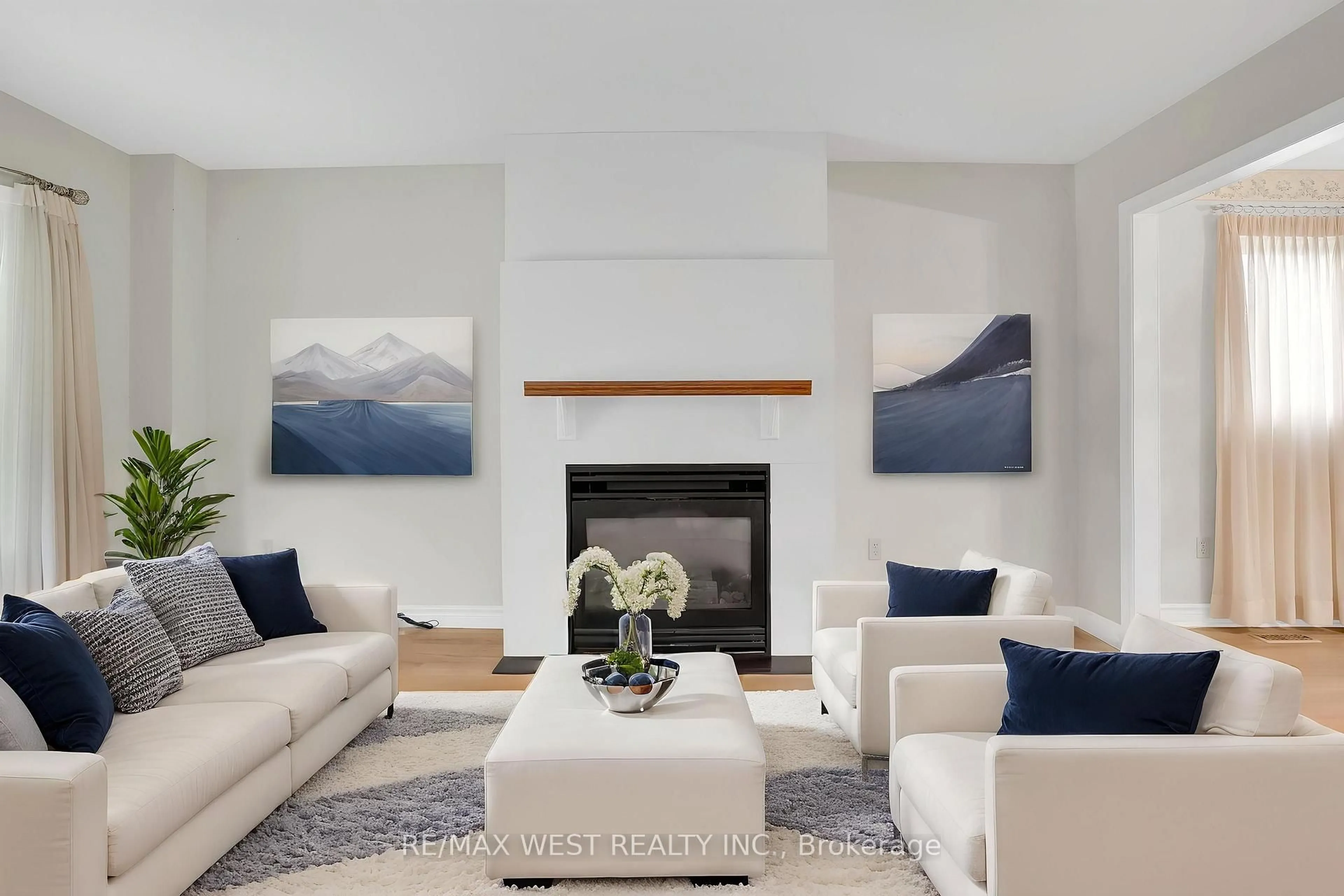 Living room with furniture, unknown for 1 Cardinal St, Barrie Ontario L4M 6C8