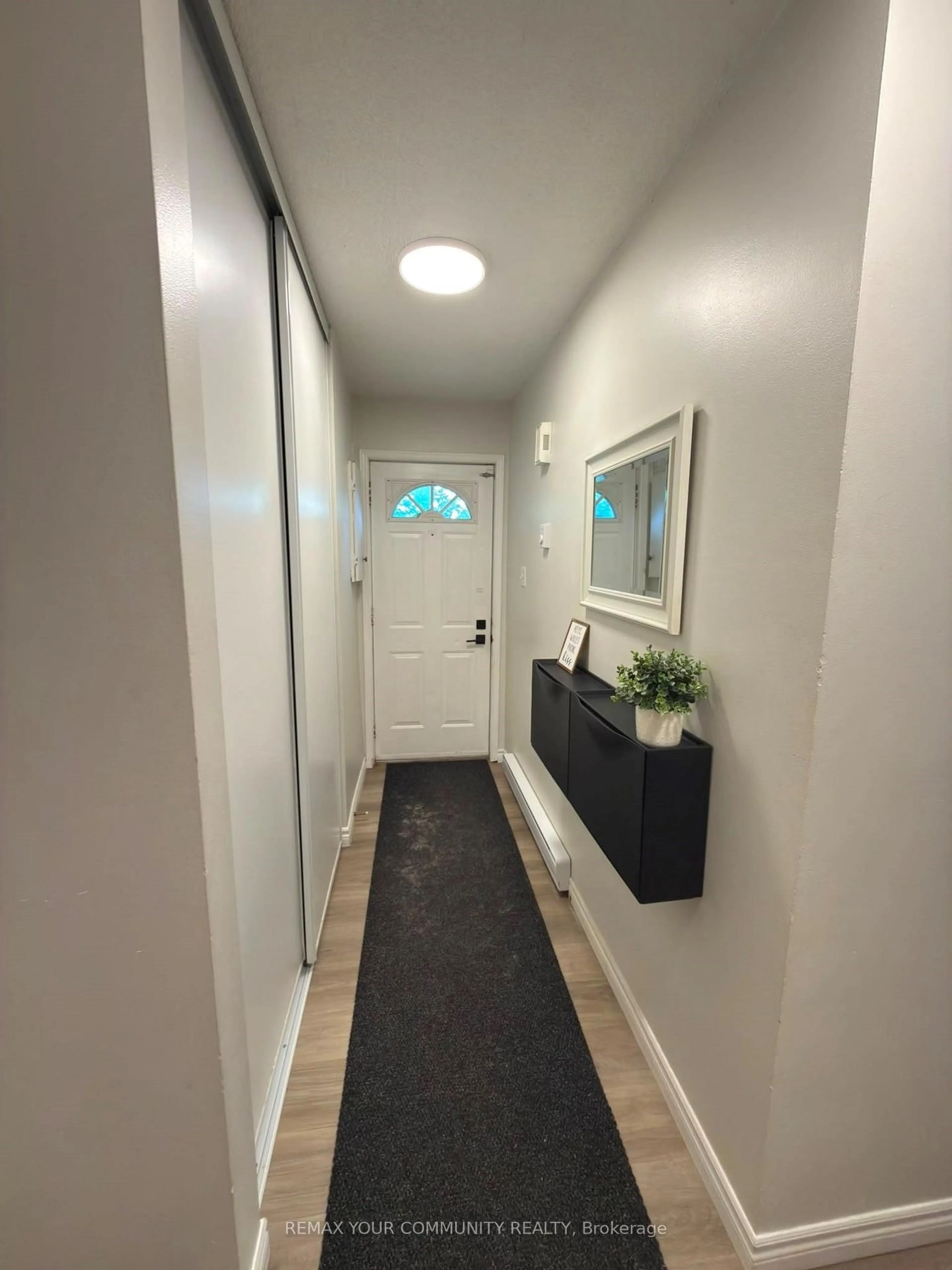 Indoor entryway for 47 Loggers Ru #4, Barrie Ontario L4N 6W3