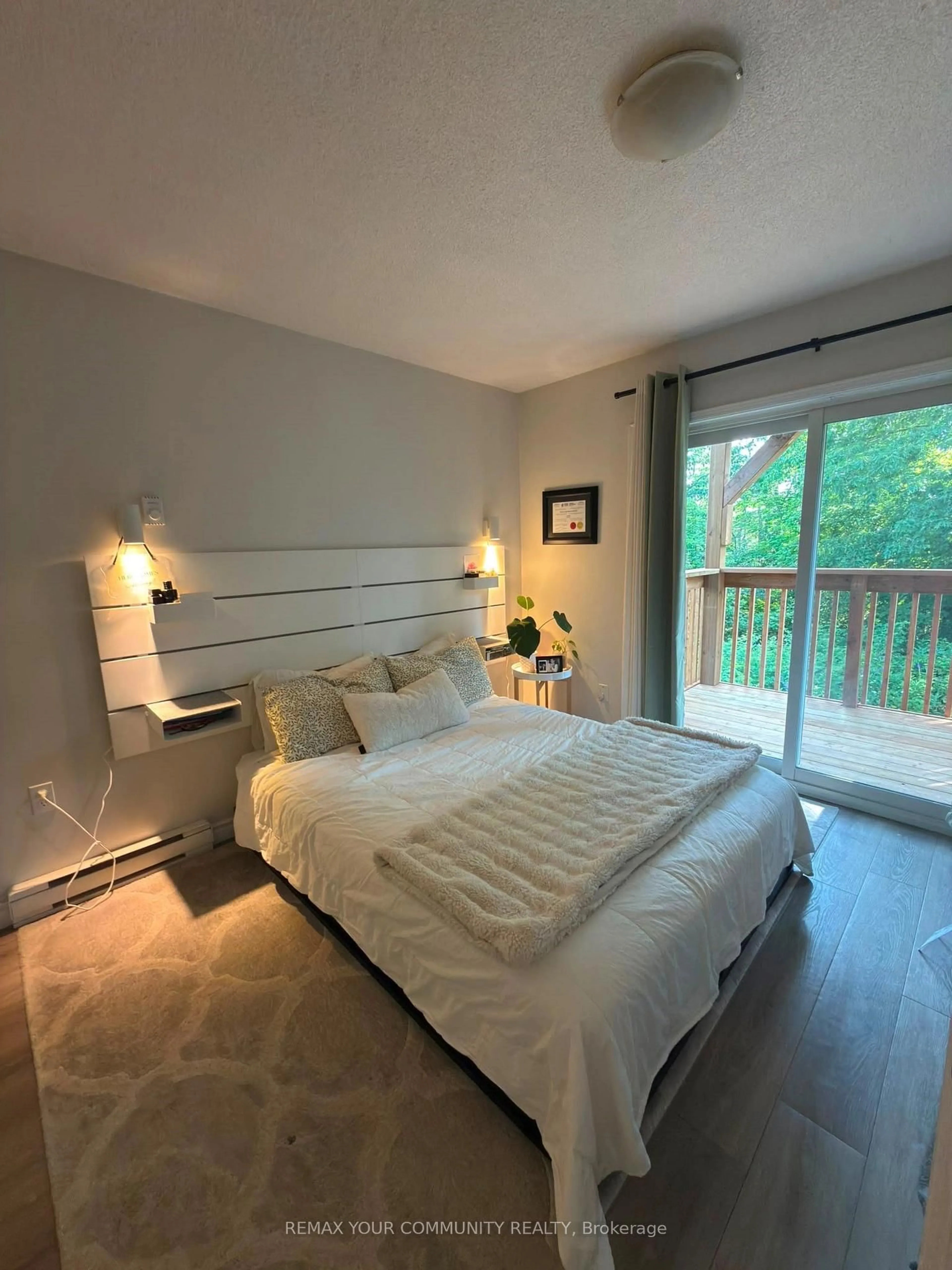 Bedroom with bed, wood/laminate floor for 47 Loggers Ru #4, Barrie Ontario L4N 6W3