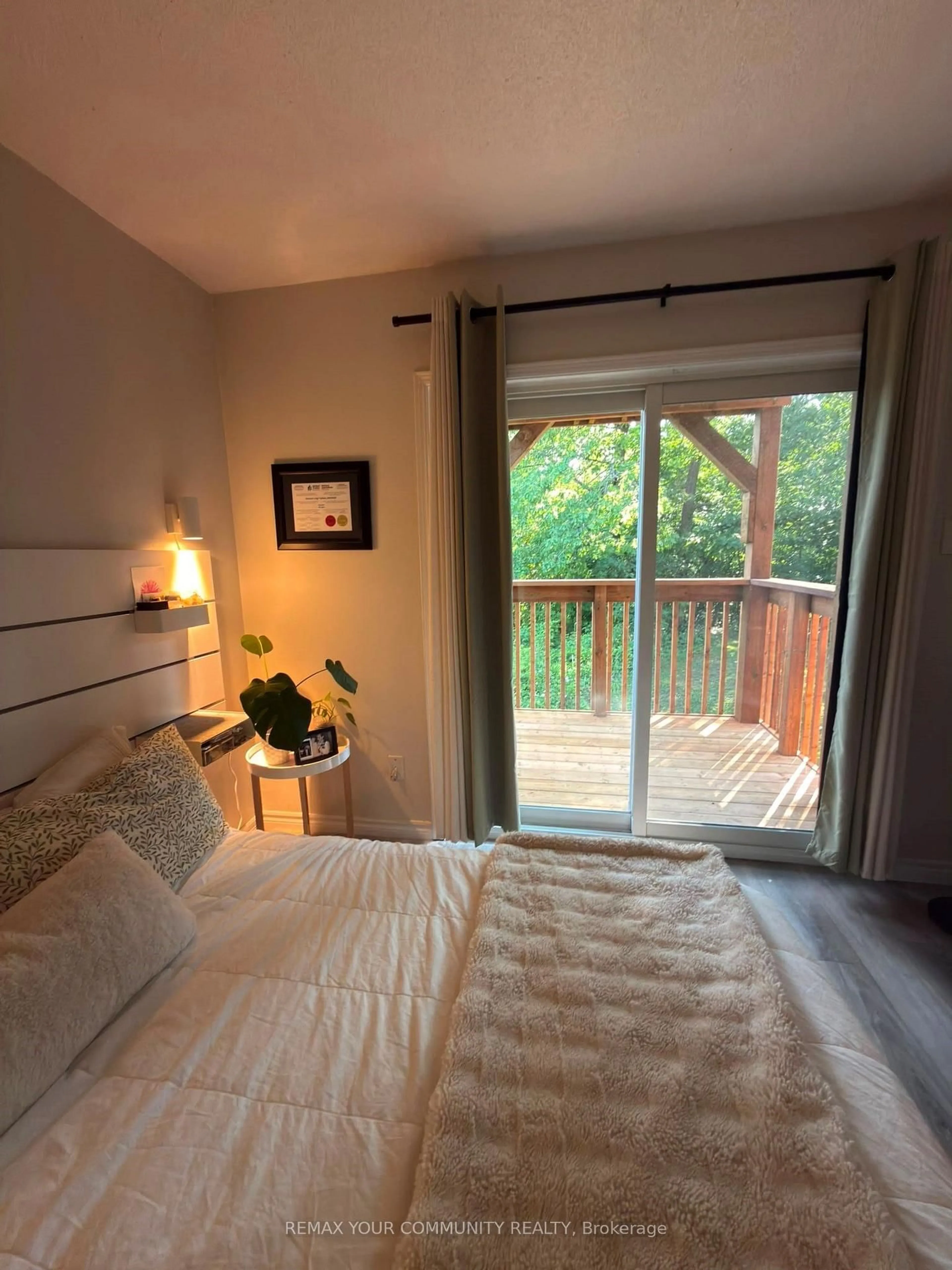 Bedroom with bed, wood/laminate floor for 47 Loggers Ru #4, Barrie Ontario L4N 6W3