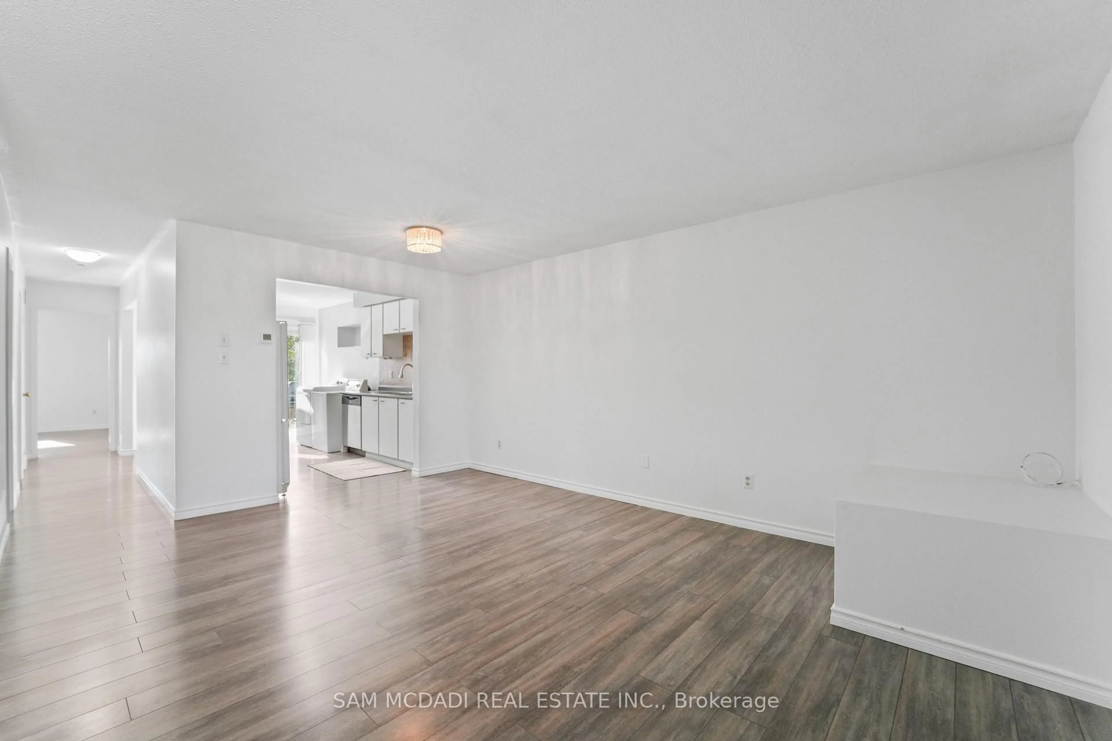 A pic of a room for 87 Rundle Cres, Barrie Ontario L4N 8E6