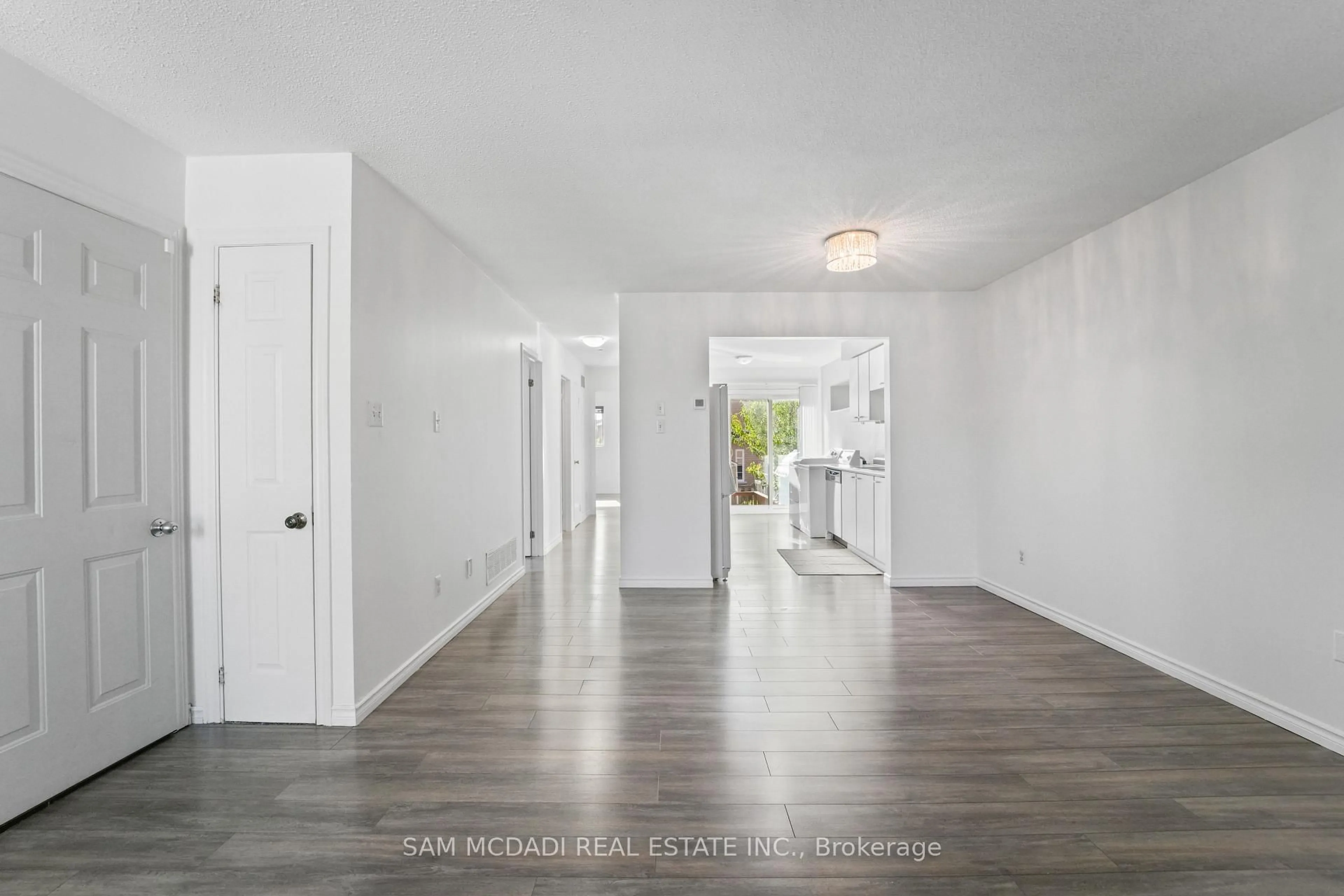Indoor entryway for 87 Rundle Cres, Barrie Ontario L4N 8E6
