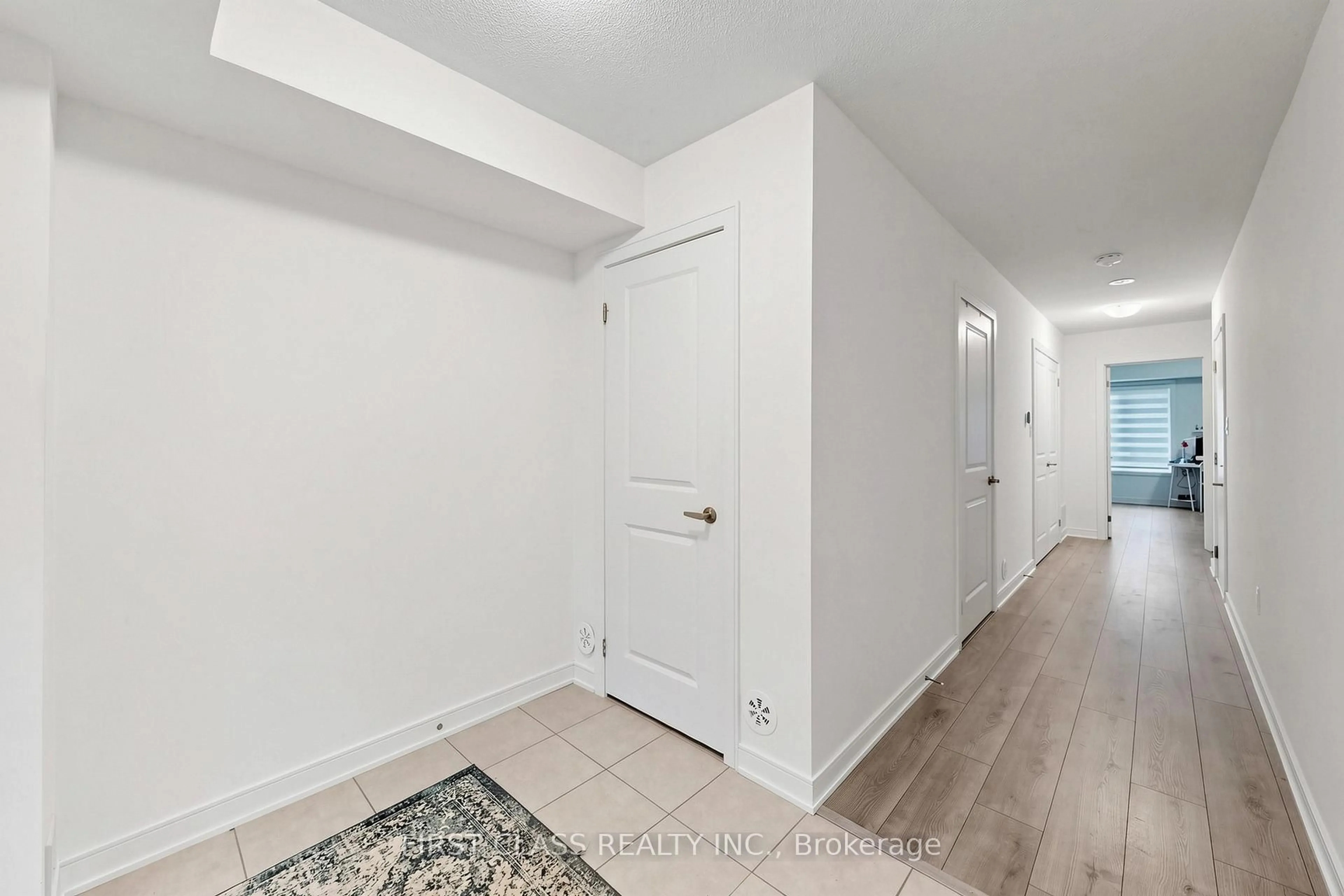 Indoor entryway for 55 Red Maple Lane, Barrie Ontario L9J 0N8