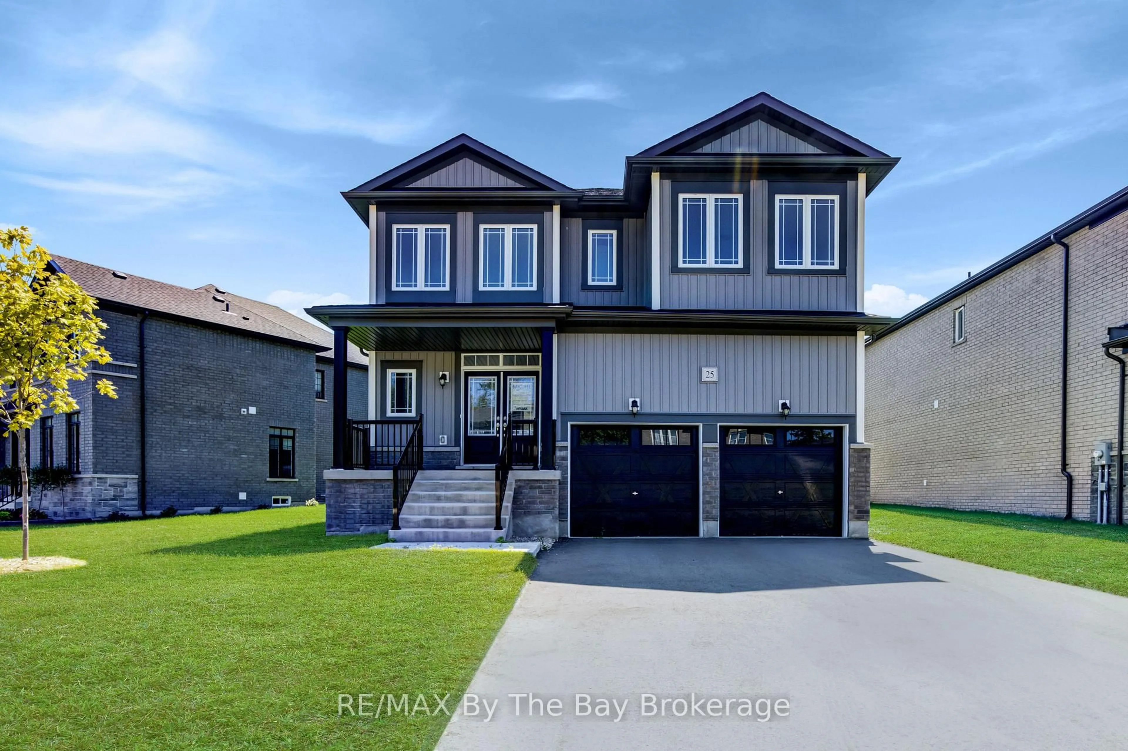 Home with vinyl exterior material, street for 25 Amber Dr, Wasaga Beach Ontario L9Z 0R9