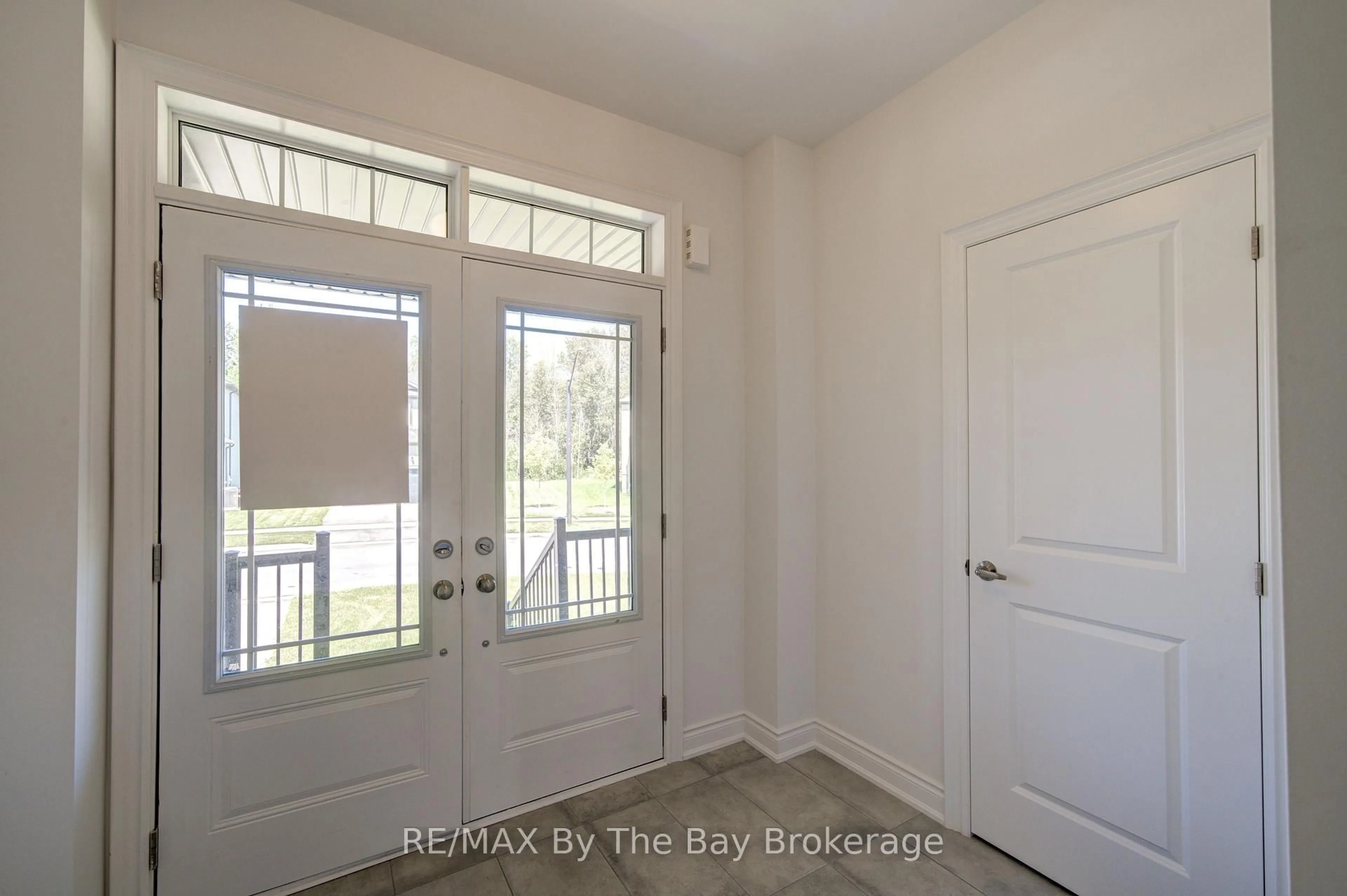 Indoor entryway for 25 Amber Dr, Wasaga Beach Ontario L9Z 0R9