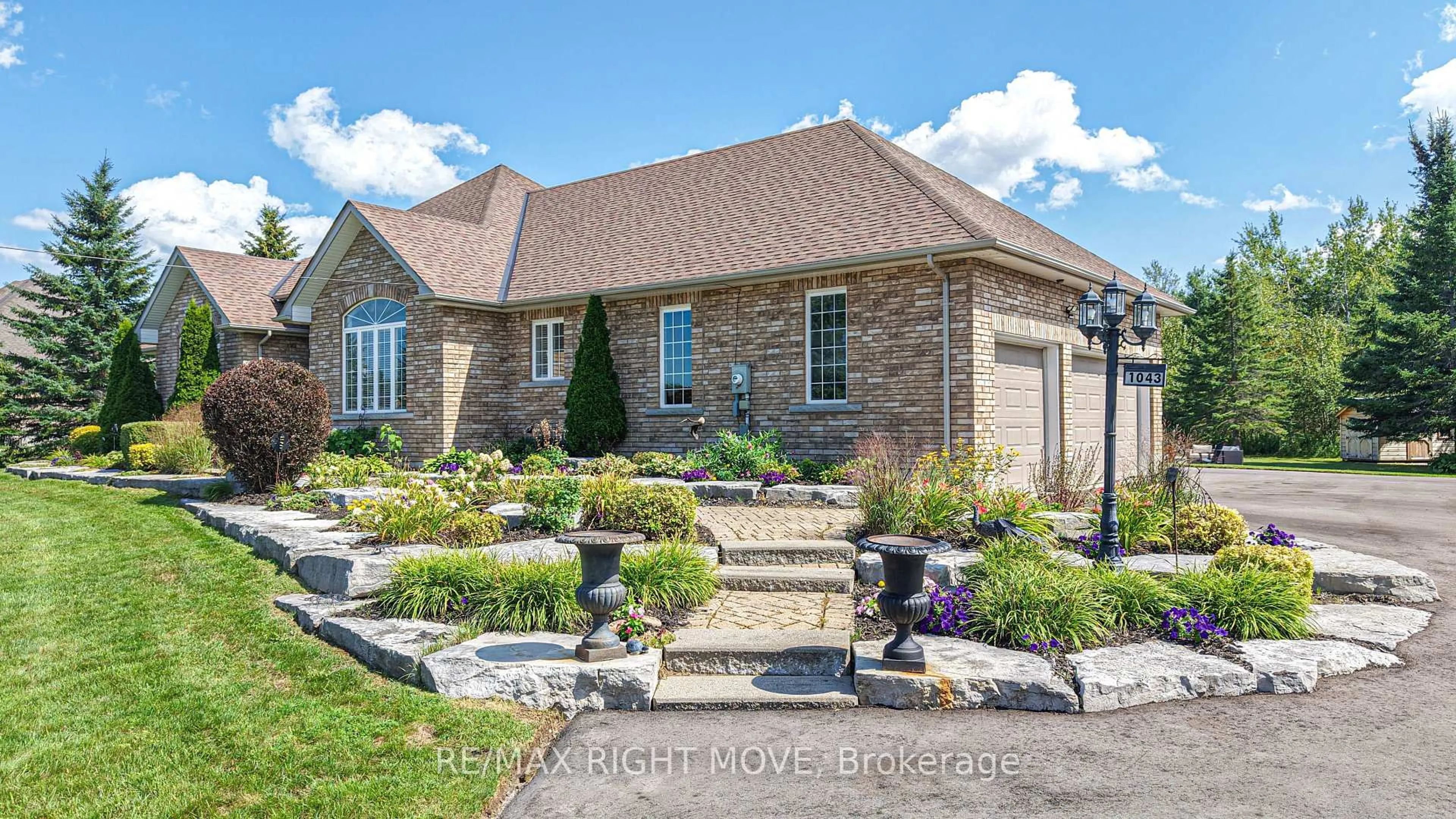Home with brick exterior material, unknown for 1043 Hurlwood Lane, Severn Ontario L3V 6H4