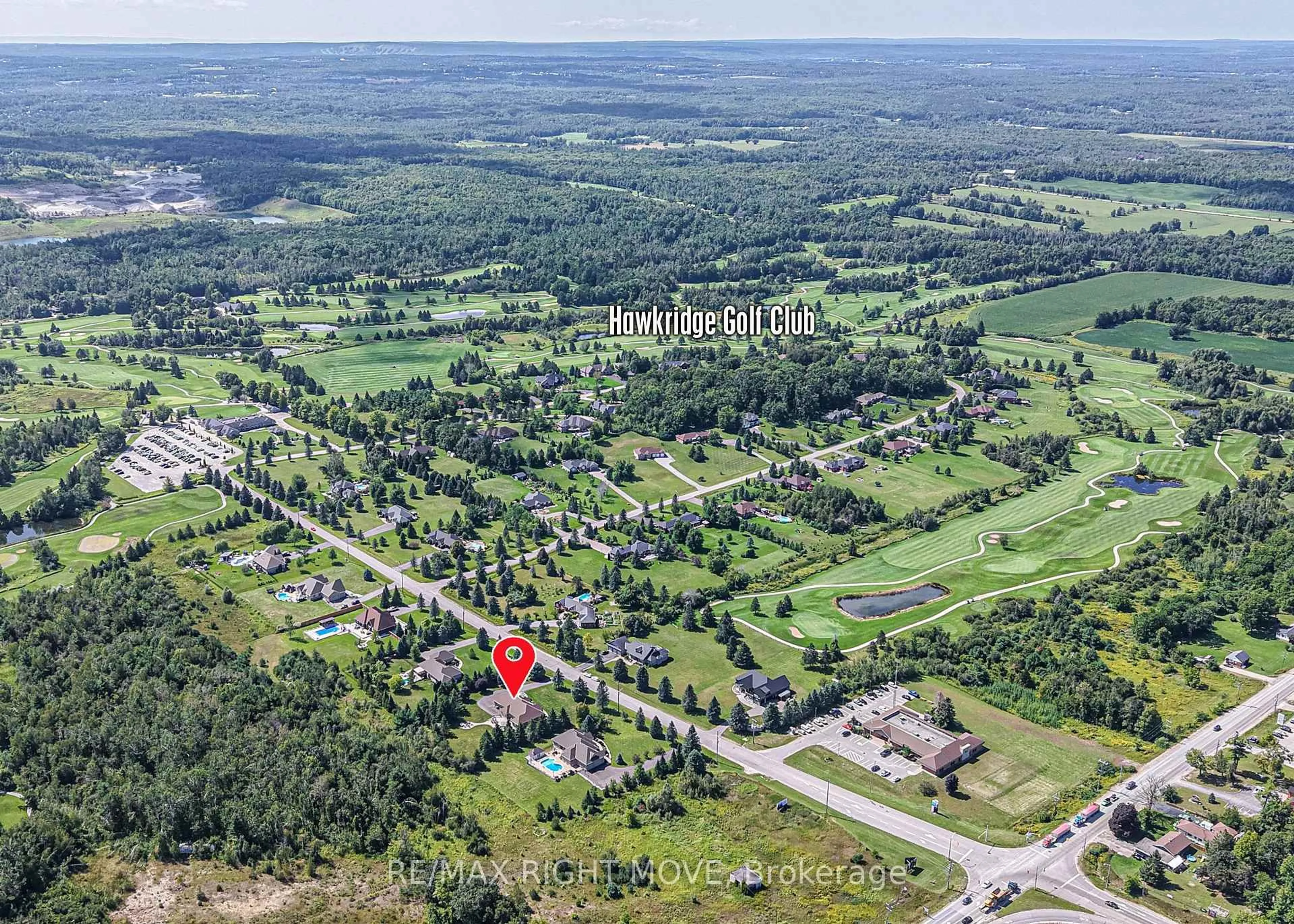 A pic from outside/outdoor area/front of a property/back of a property/a pic from drone, unknown for 1043 Hurlwood Lane, Severn Ontario L3V 6H4