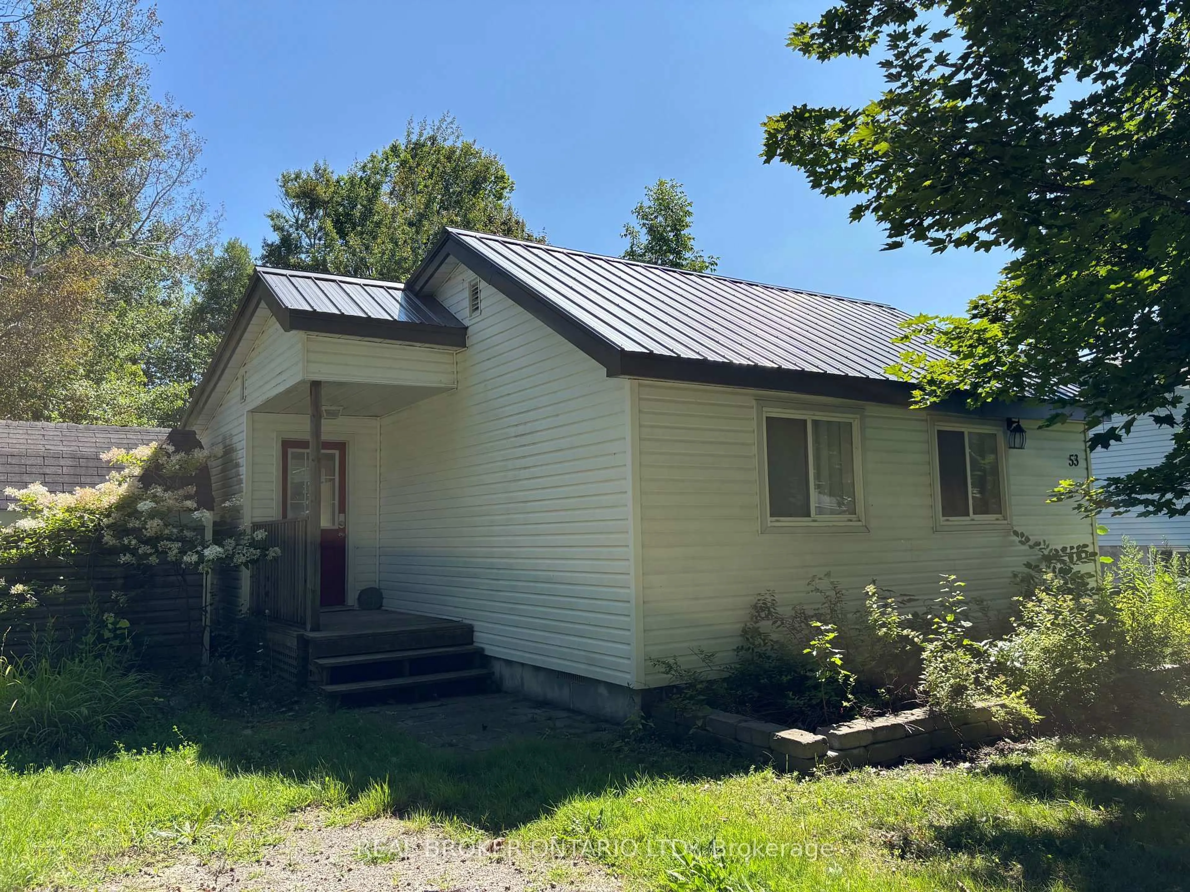 Shed for 53 Lovejoy St, Tay Ontario L0K 2A0