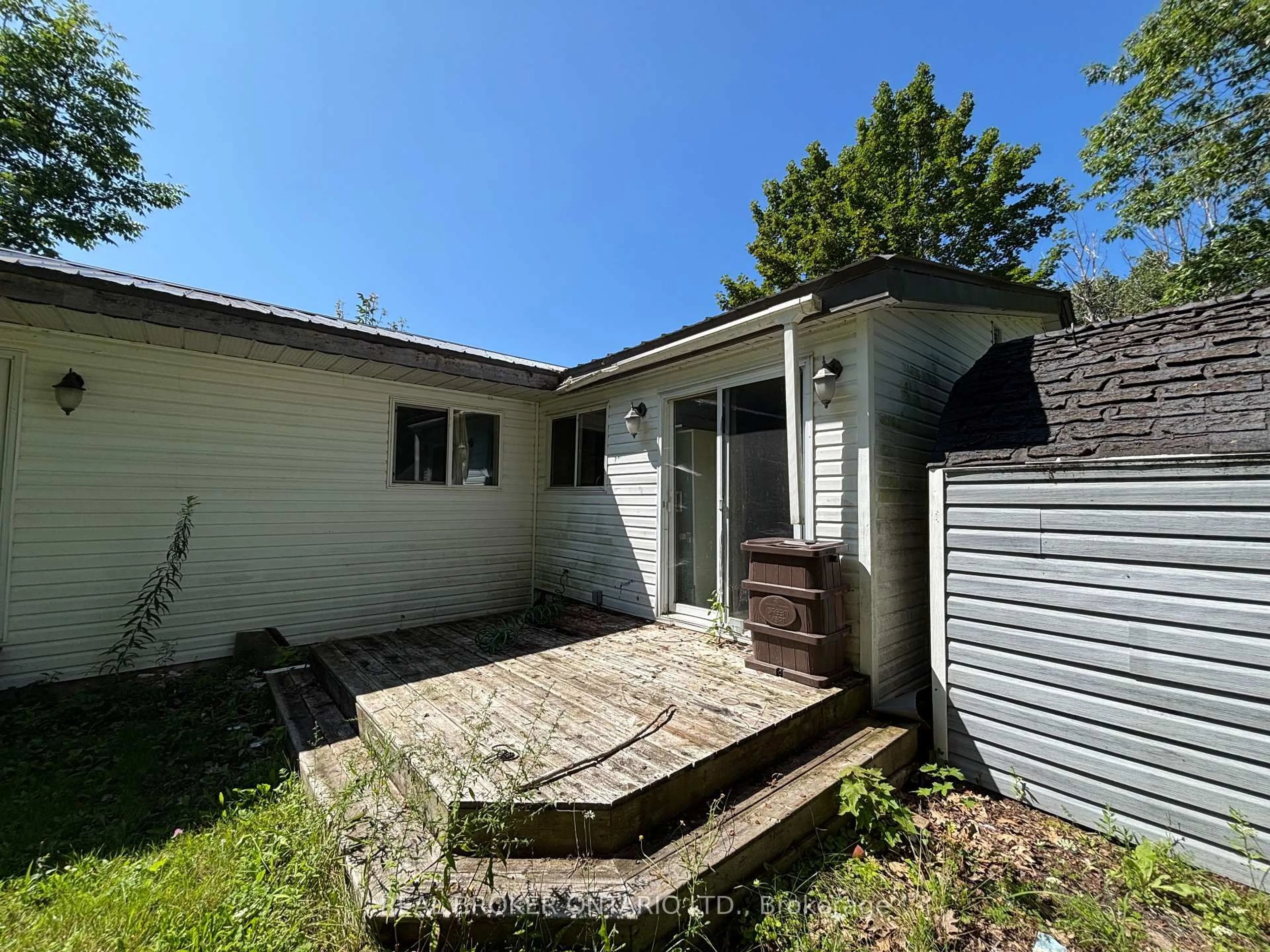 A pic from outside/outdoor area/front of a property/back of a property/a pic from drone, street for 53 Lovejoy St, Tay Ontario L0K 2A0