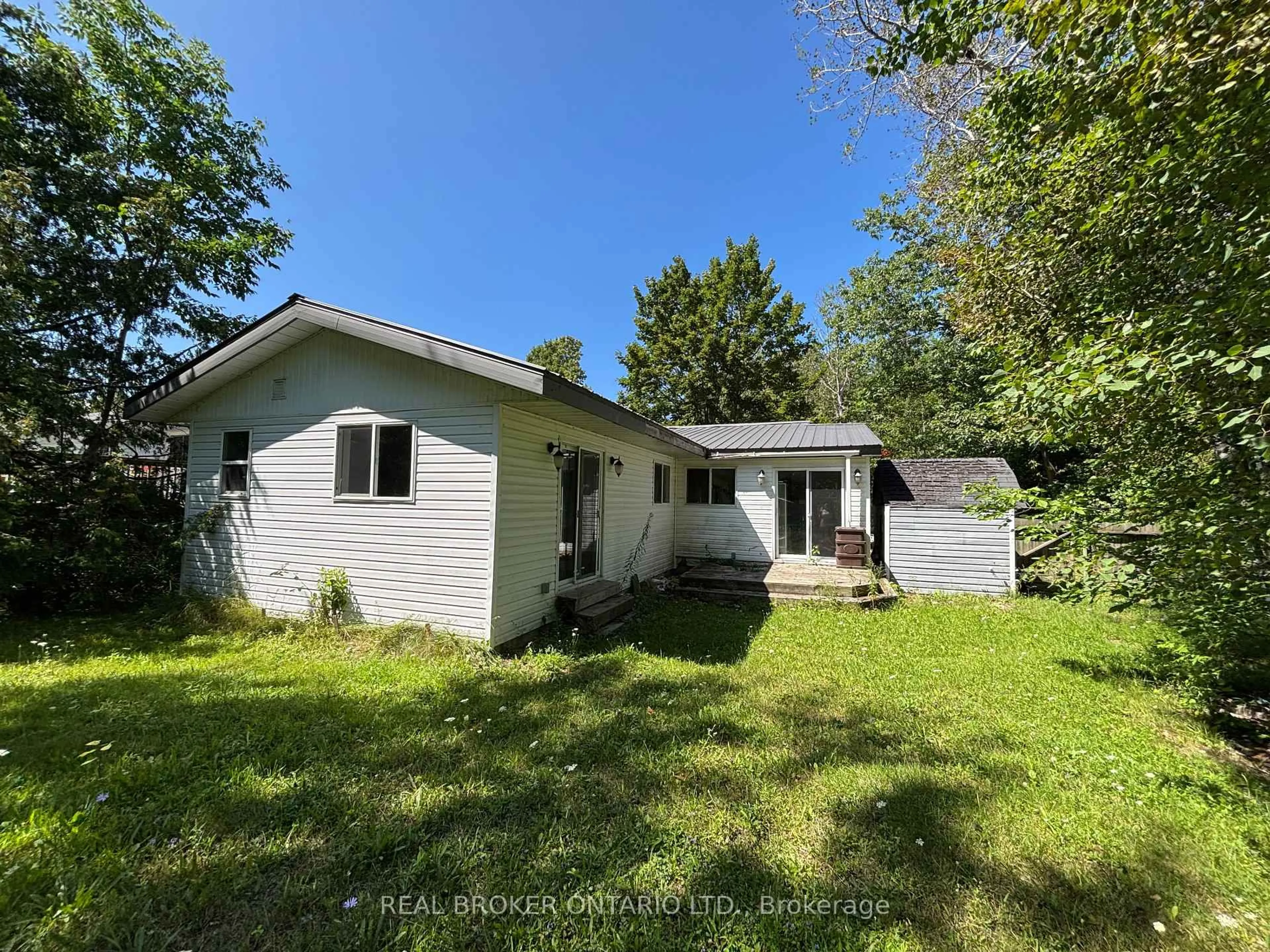A pic from outside/outdoor area/front of a property/back of a property/a pic from drone, unknown for 53 Lovejoy St, Tay Ontario L0K 2A0