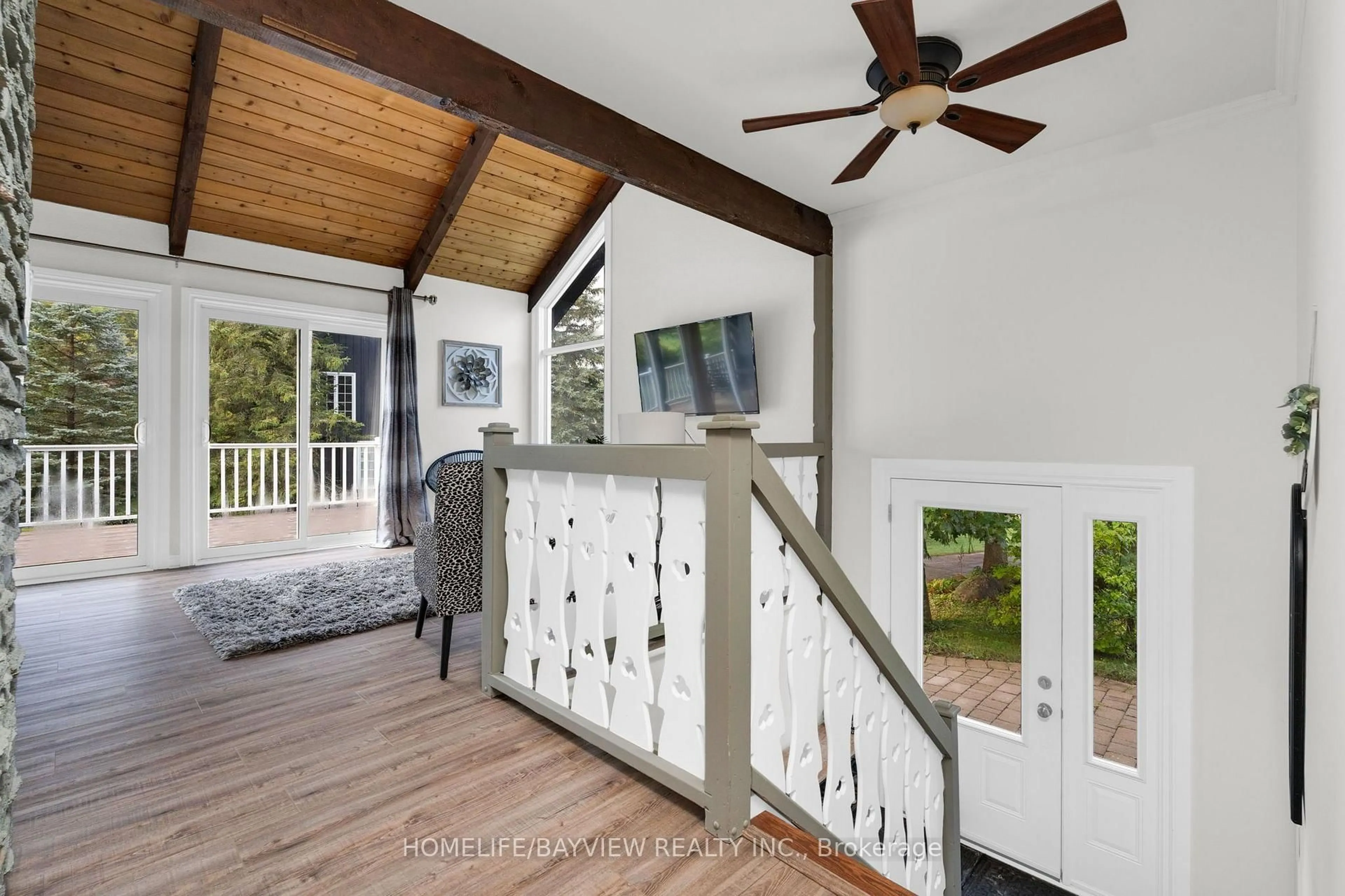 Indoor entryway for 15 Birch Grove Dr, Oro-Medonte Ontario L4M 4Y8