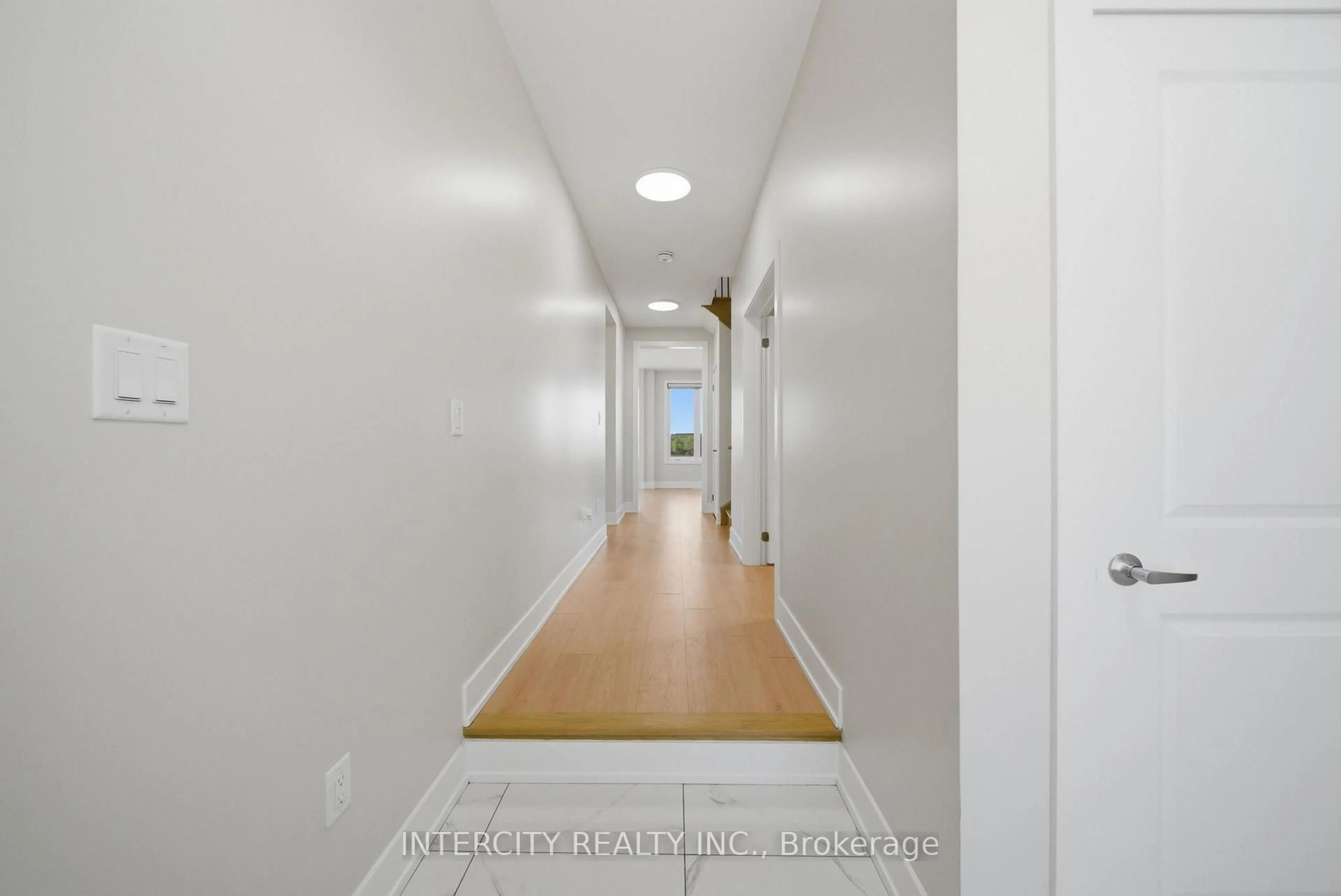 Unknown for 10 Kingsbury Tr, Barrie Ontario L9J 0W9