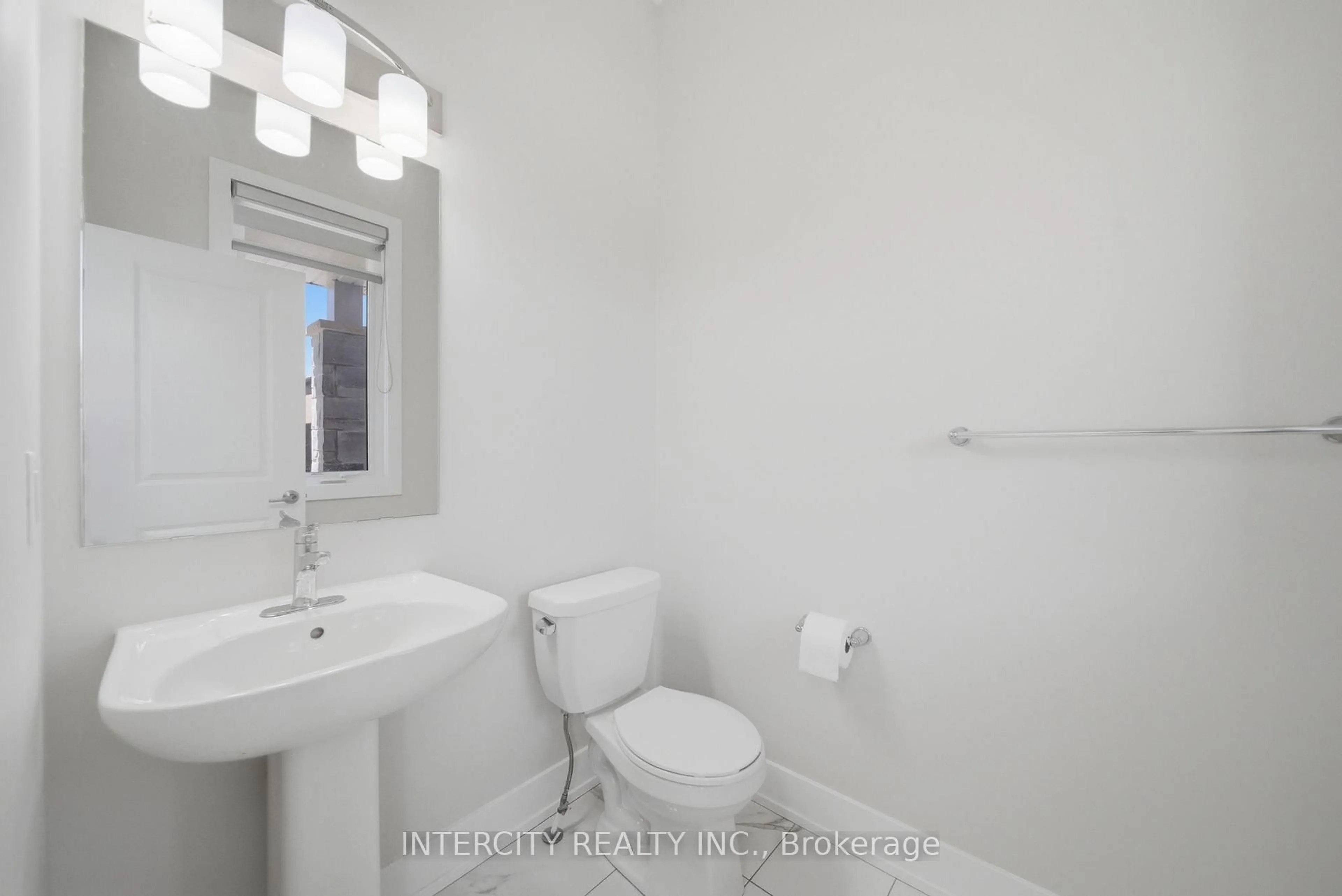 Standard bathroom, unknown for 10 Kingsbury Tr, Barrie Ontario L9J 0W9