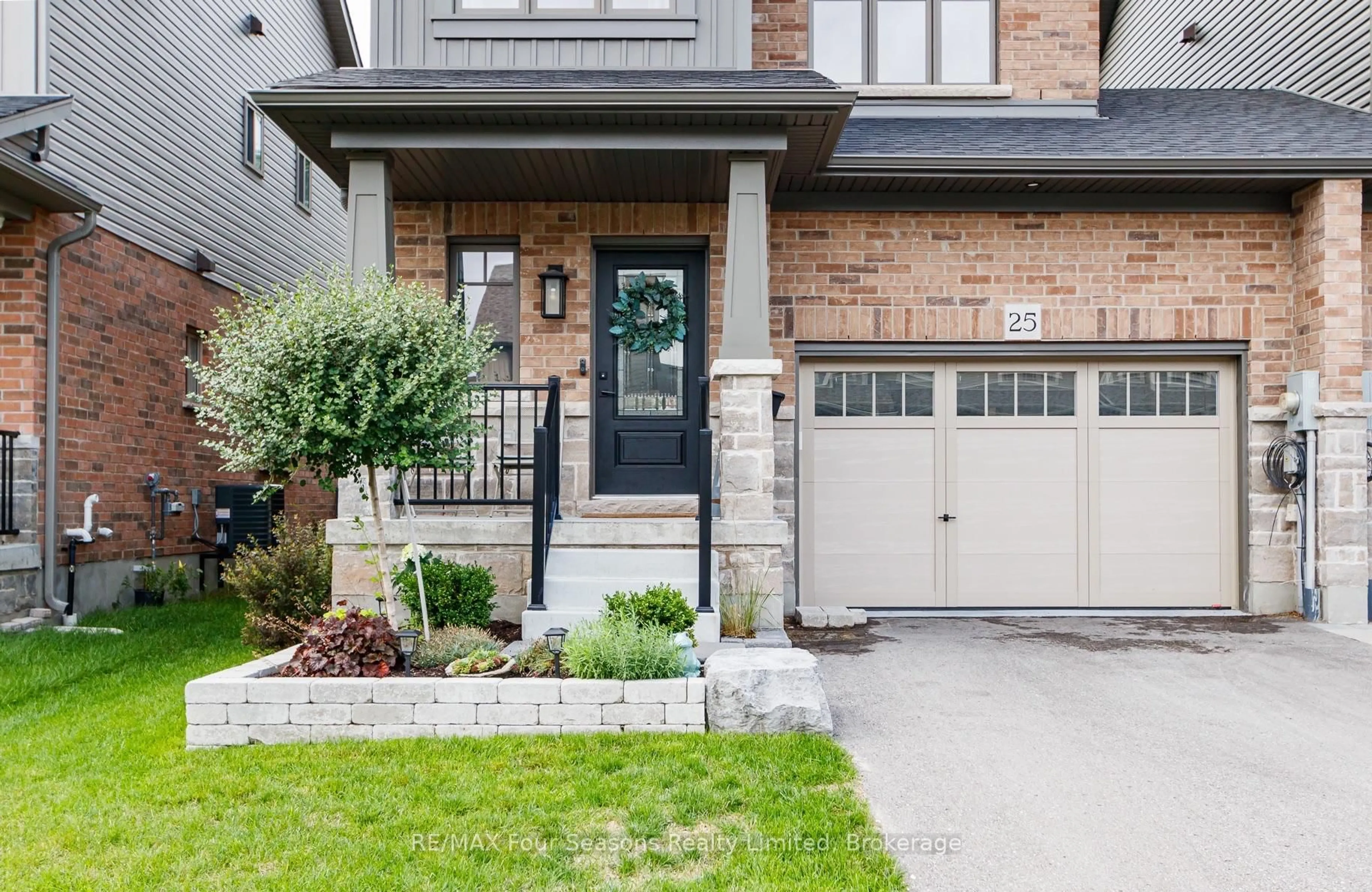 Home with brick exterior material, street for 25 Shipley Ave, Collingwood Ontario L9Y 5M6