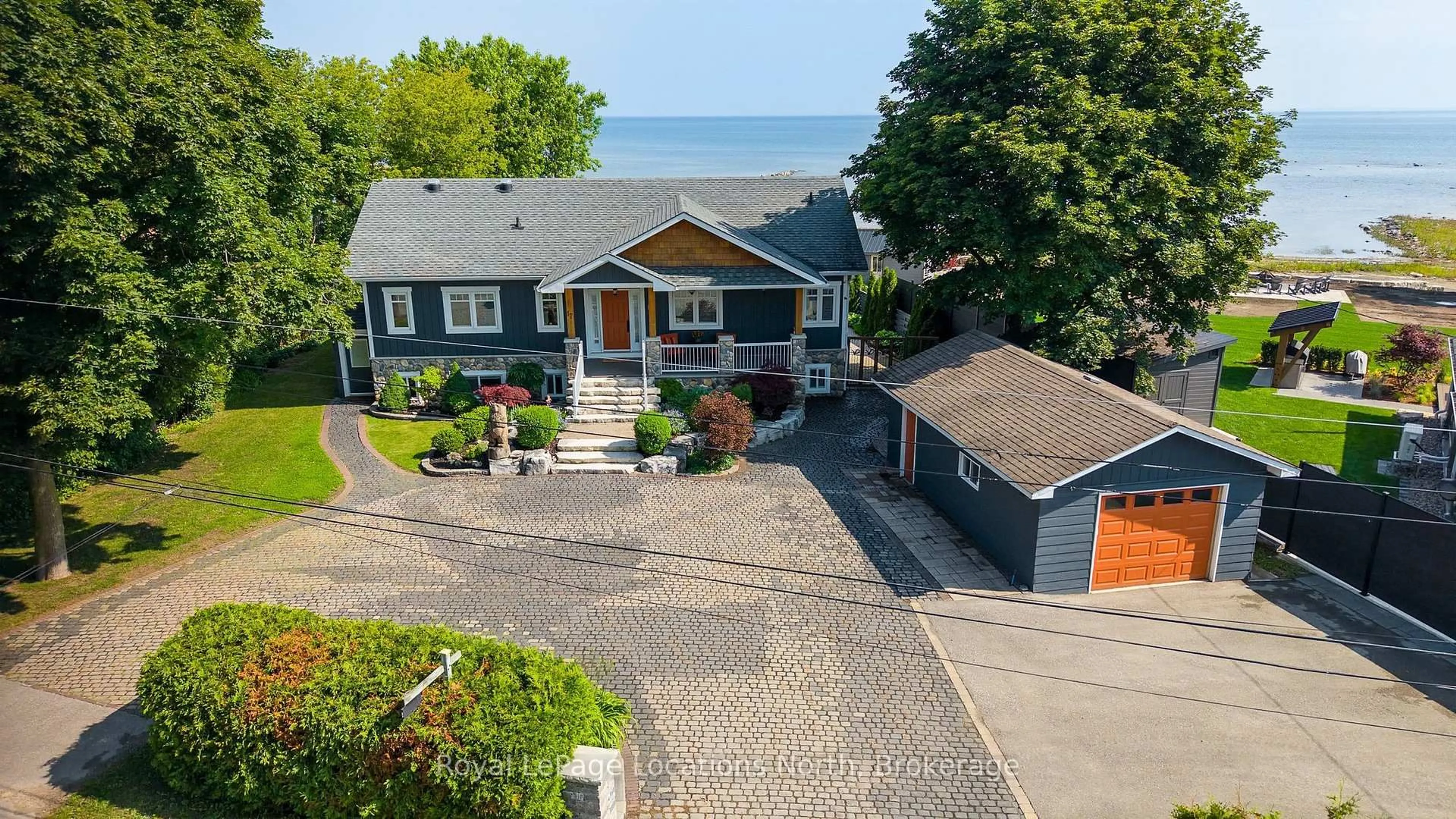 A pic from outside/outdoor area/front of a property/back of a property/a pic from drone, street for 17 Cherry St, Collingwood Ontario L9Y 0X2
