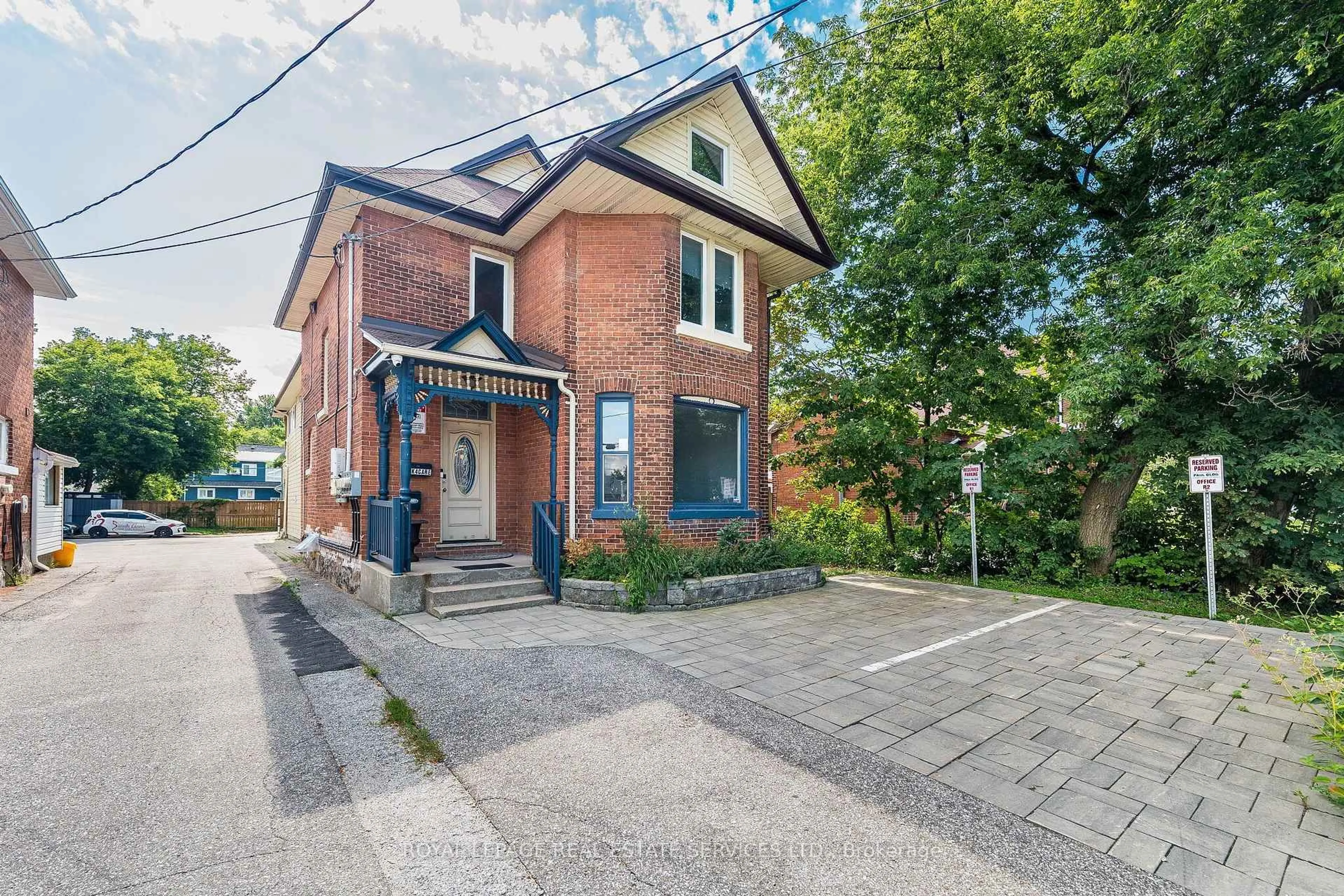 Home with brick exterior material, street for 100 Essa Rd, Barrie Ontario L4N 3K7
