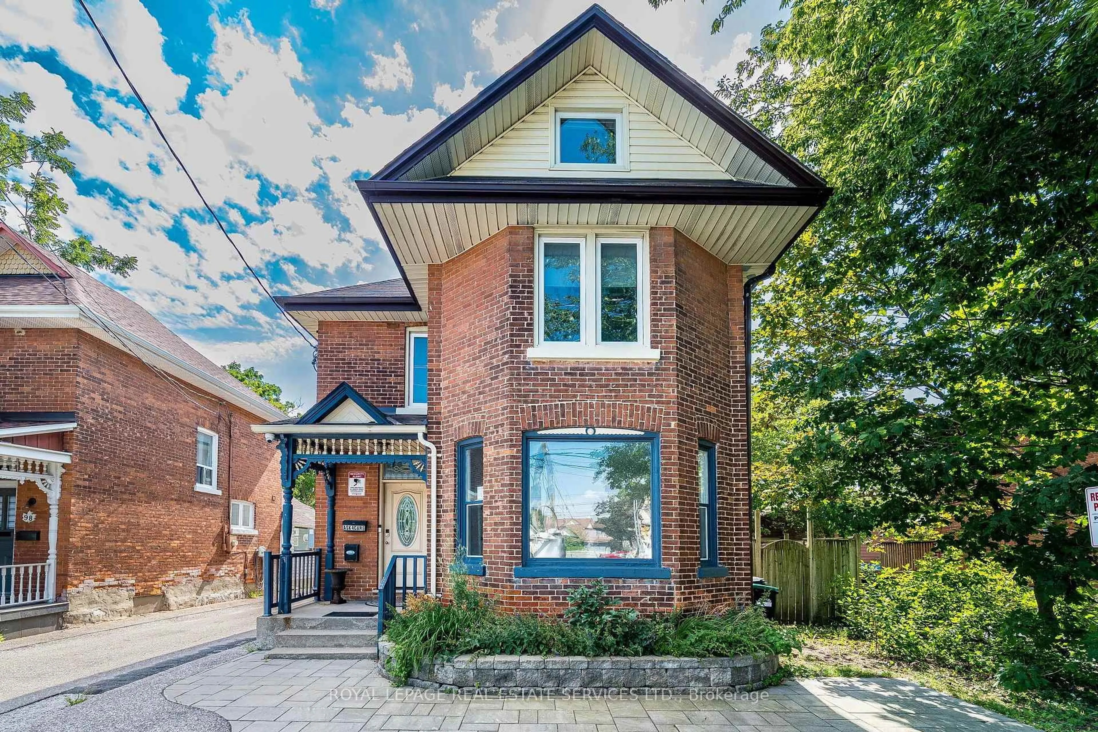 Home with brick exterior material, street for 100 Essa Rd, Barrie Ontario L4N 3K7