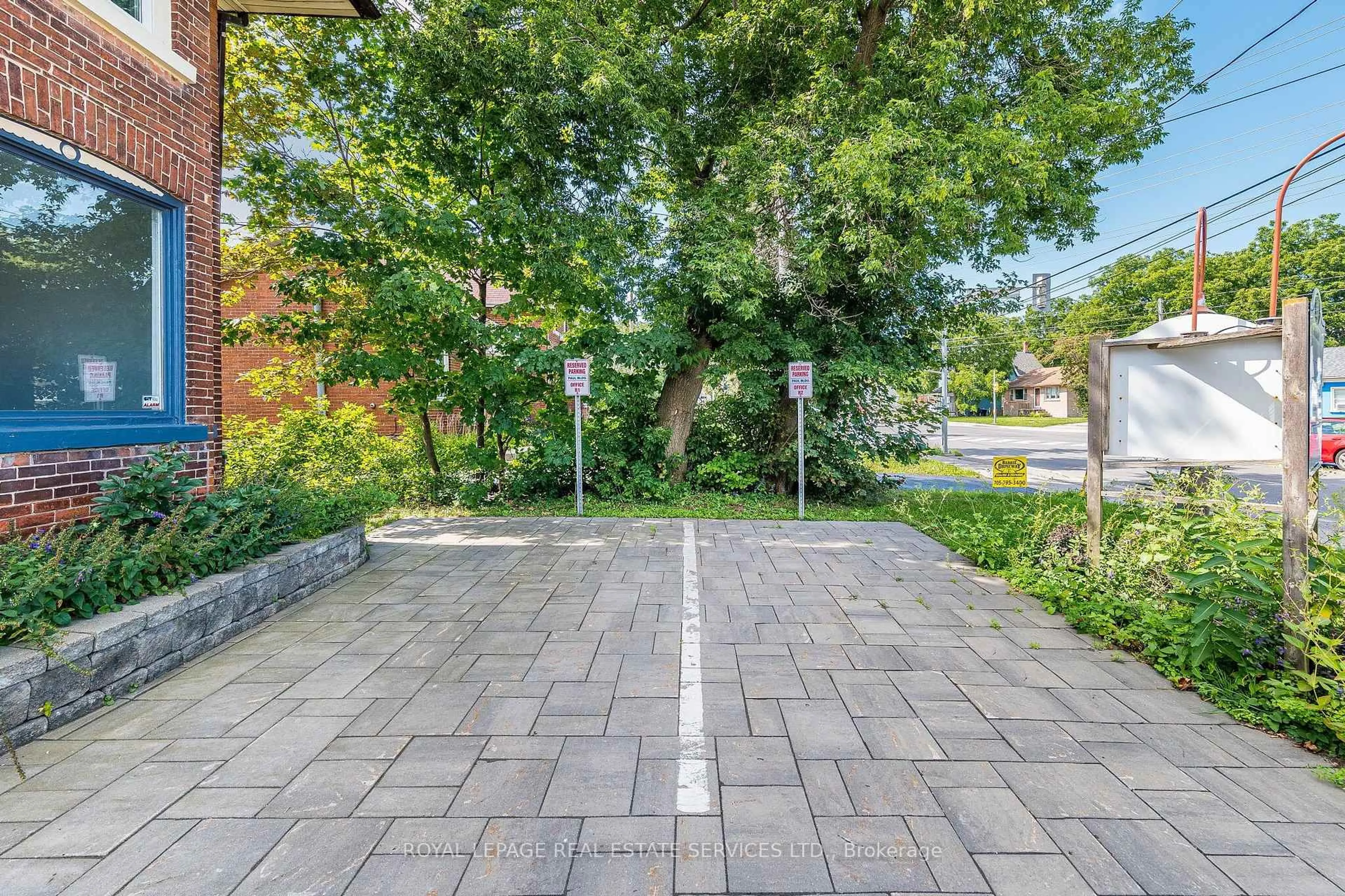 Patio, street for 100 Essa Rd, Barrie Ontario L4N 3K7