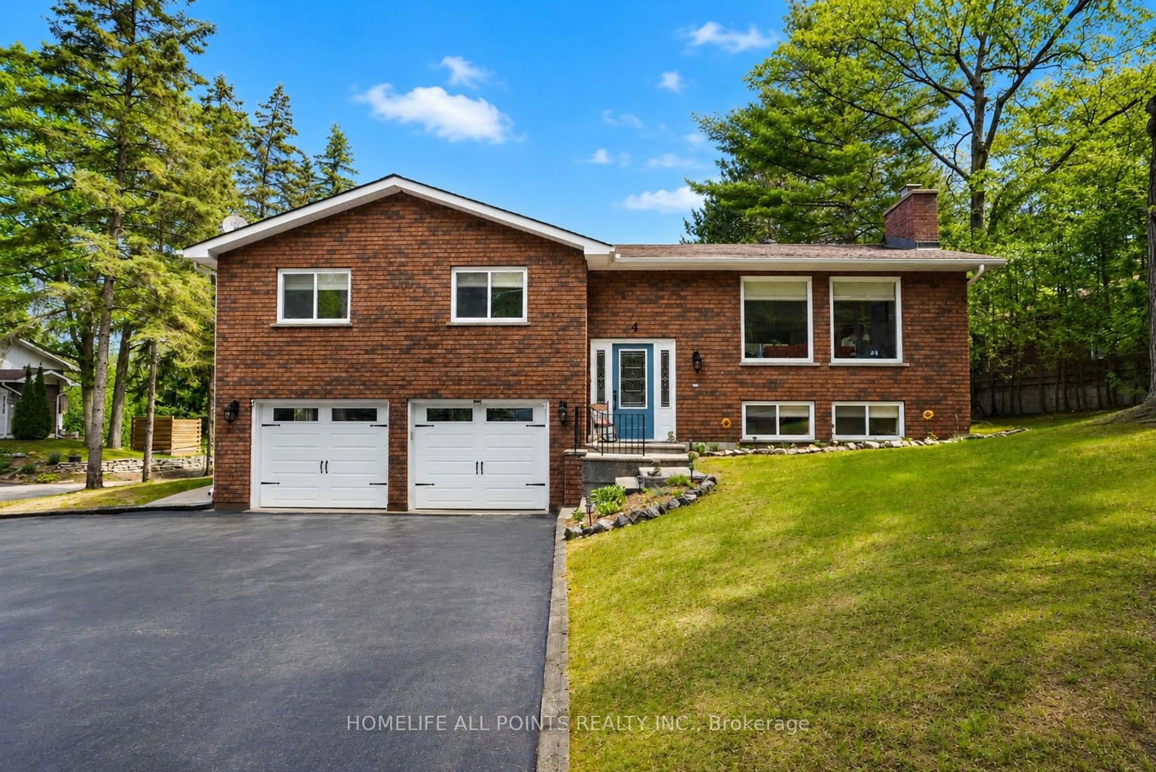 Home with brick exterior material, street for 4 SCHOONER Dr, Wasaga Beach Ontario L9Z 2T4