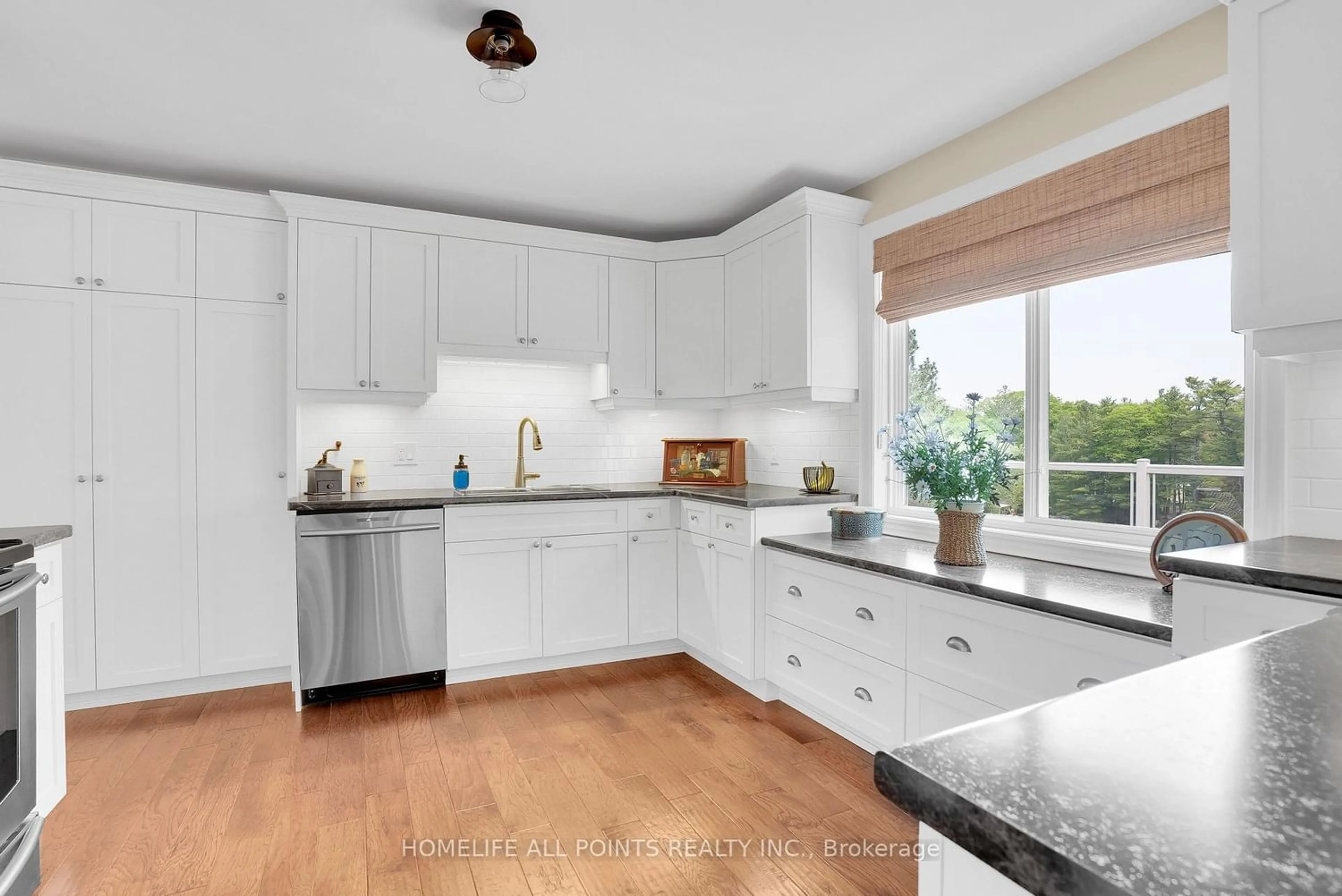 Contemporary kitchen, unknown for 4 SCHOONER Dr, Wasaga Beach Ontario L9Z 2T4